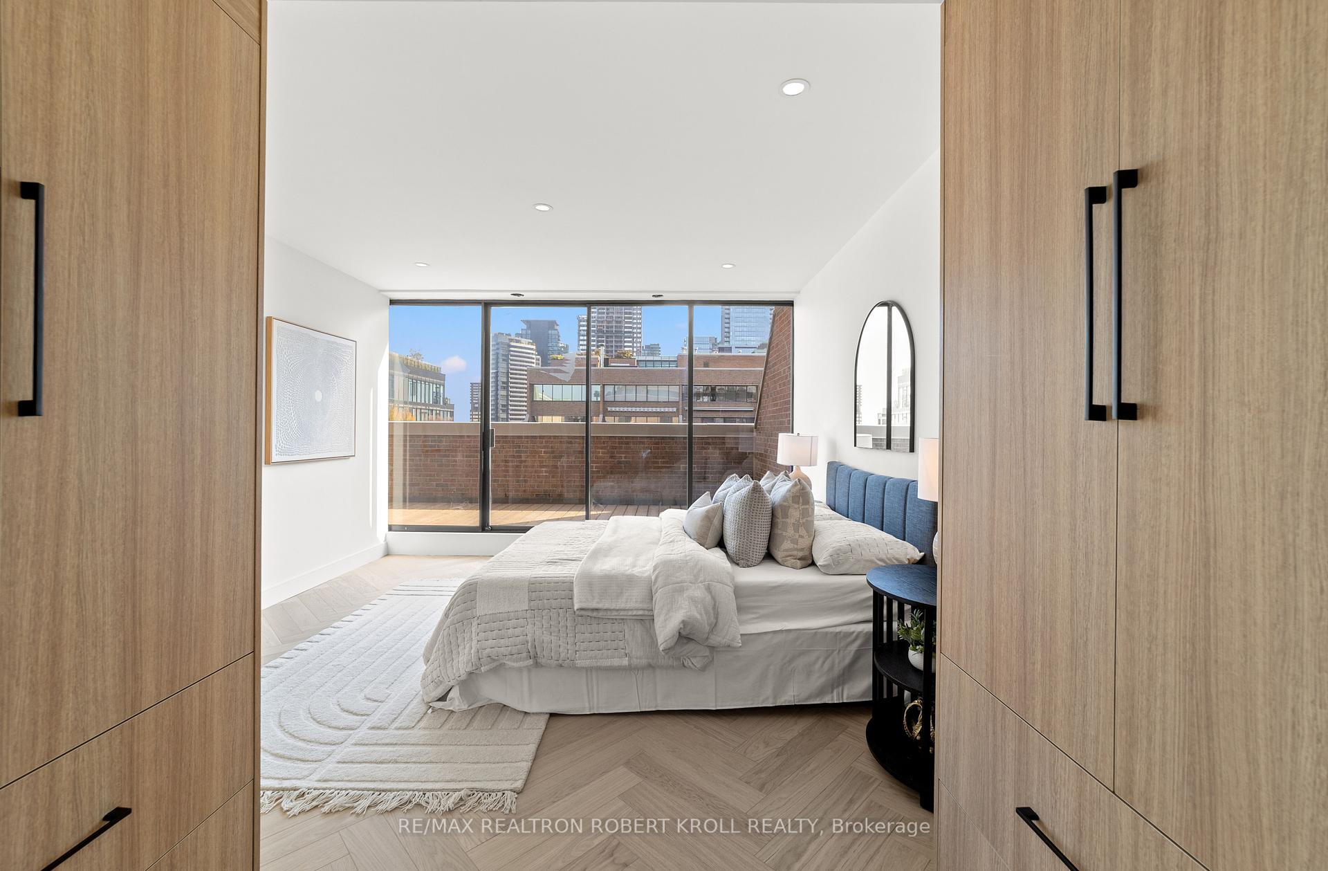 #602 - 55A Avenue Road, Toronto Unit: 602