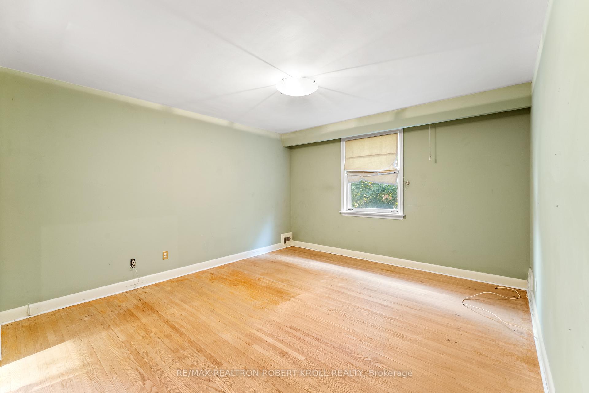 142 Faywood Boulevard, Toronto C06