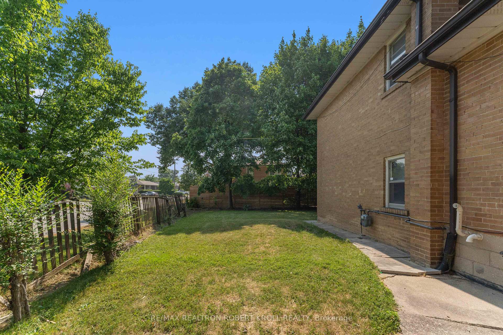 142 Faywood Boulevard, Toronto C06