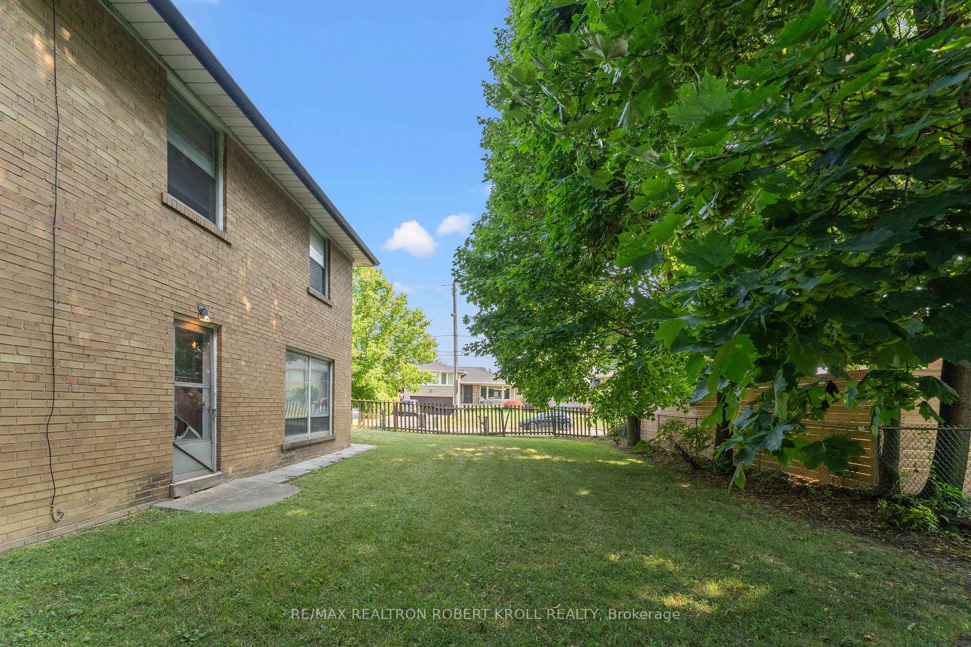 142 Faywood Boulevard, Toronto C06