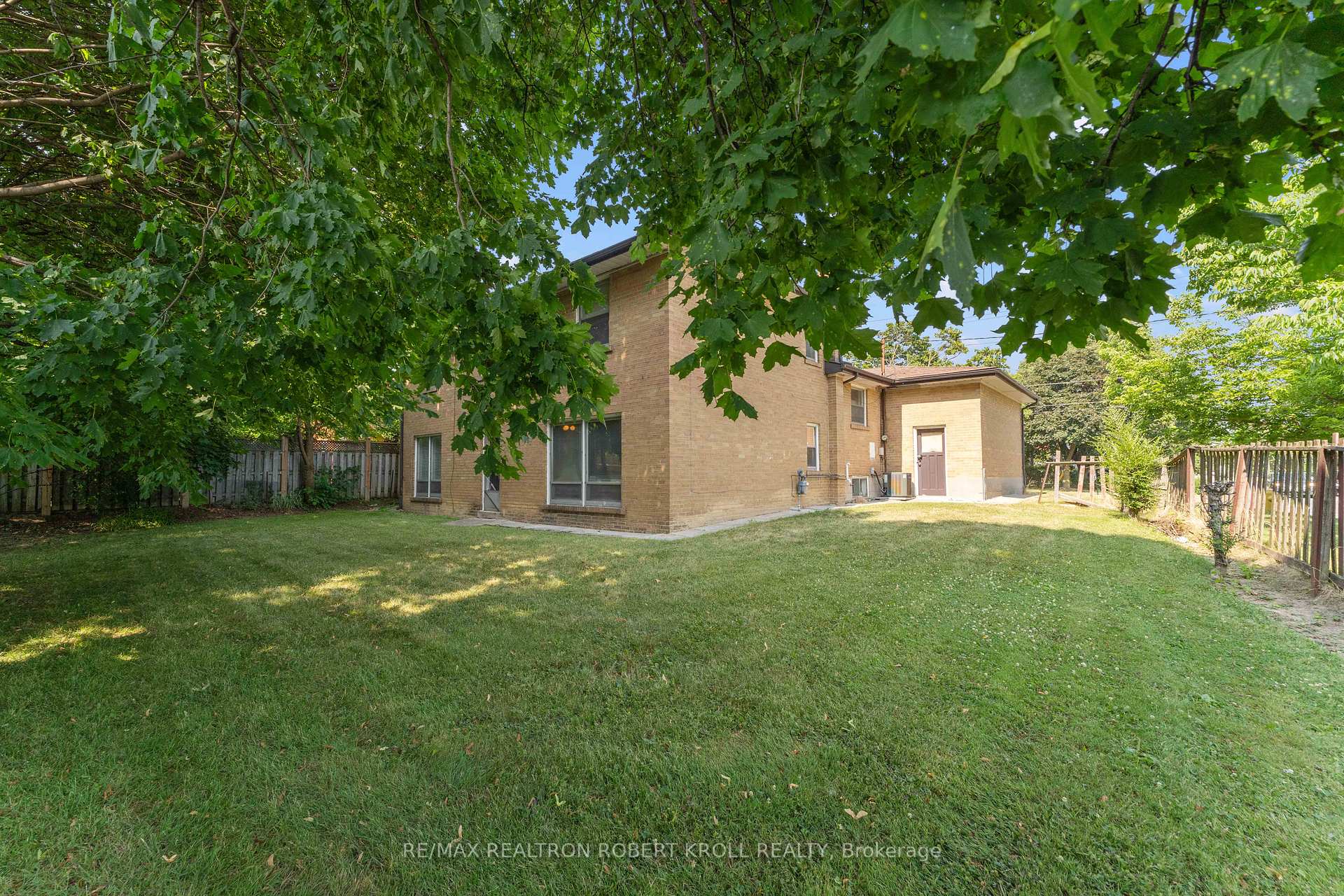 142 Faywood Boulevard, Toronto C06