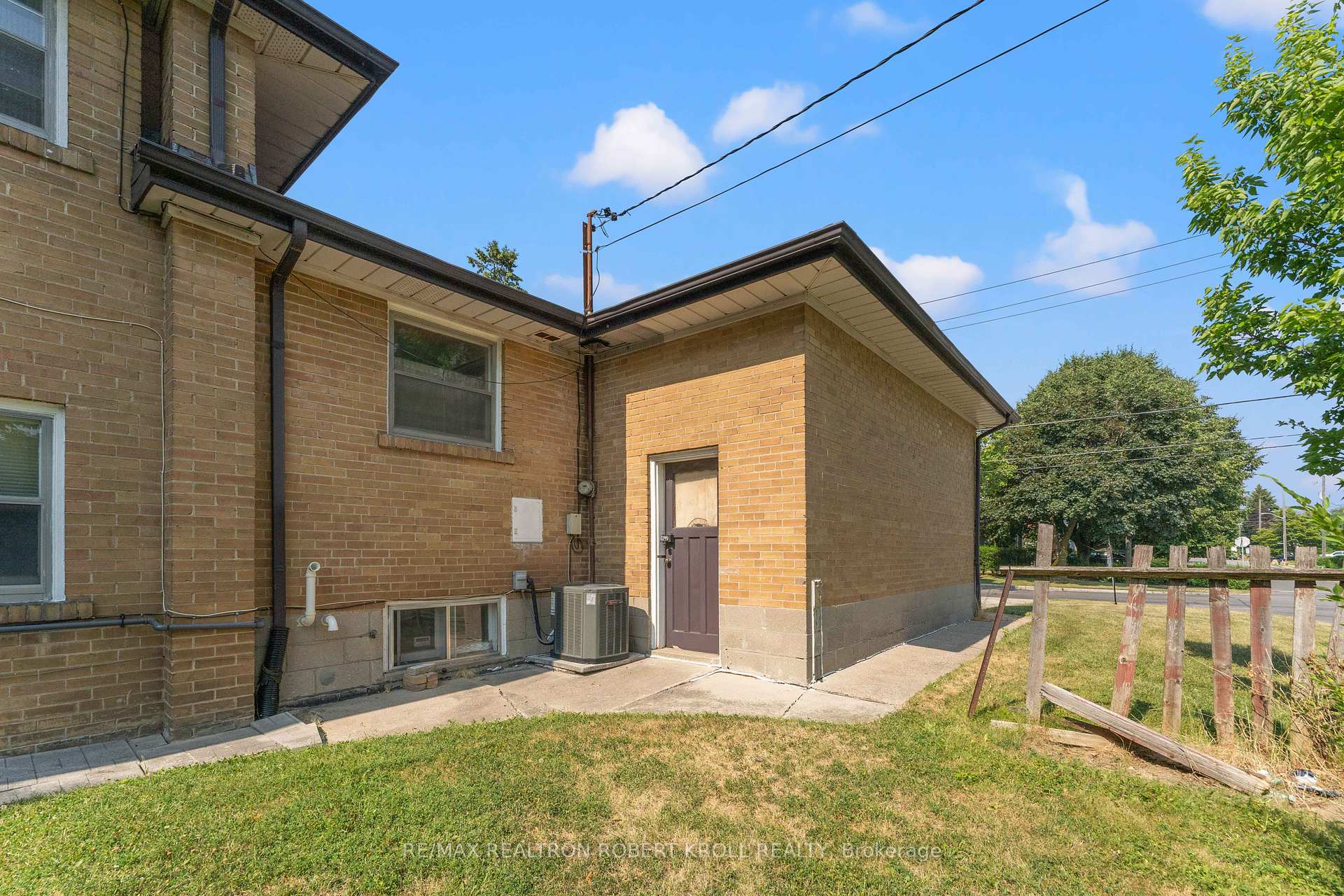 142 Faywood Boulevard, Toronto C06