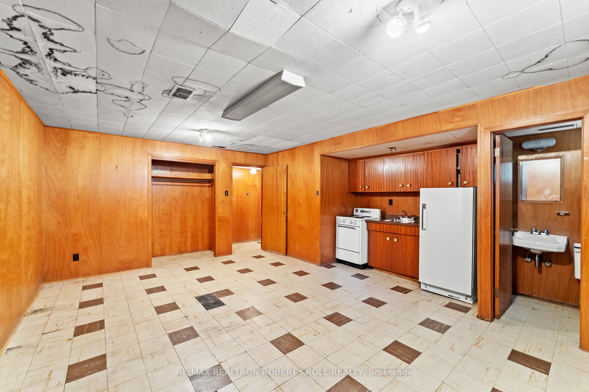 142 Faywood Boulevard, Toronto C06