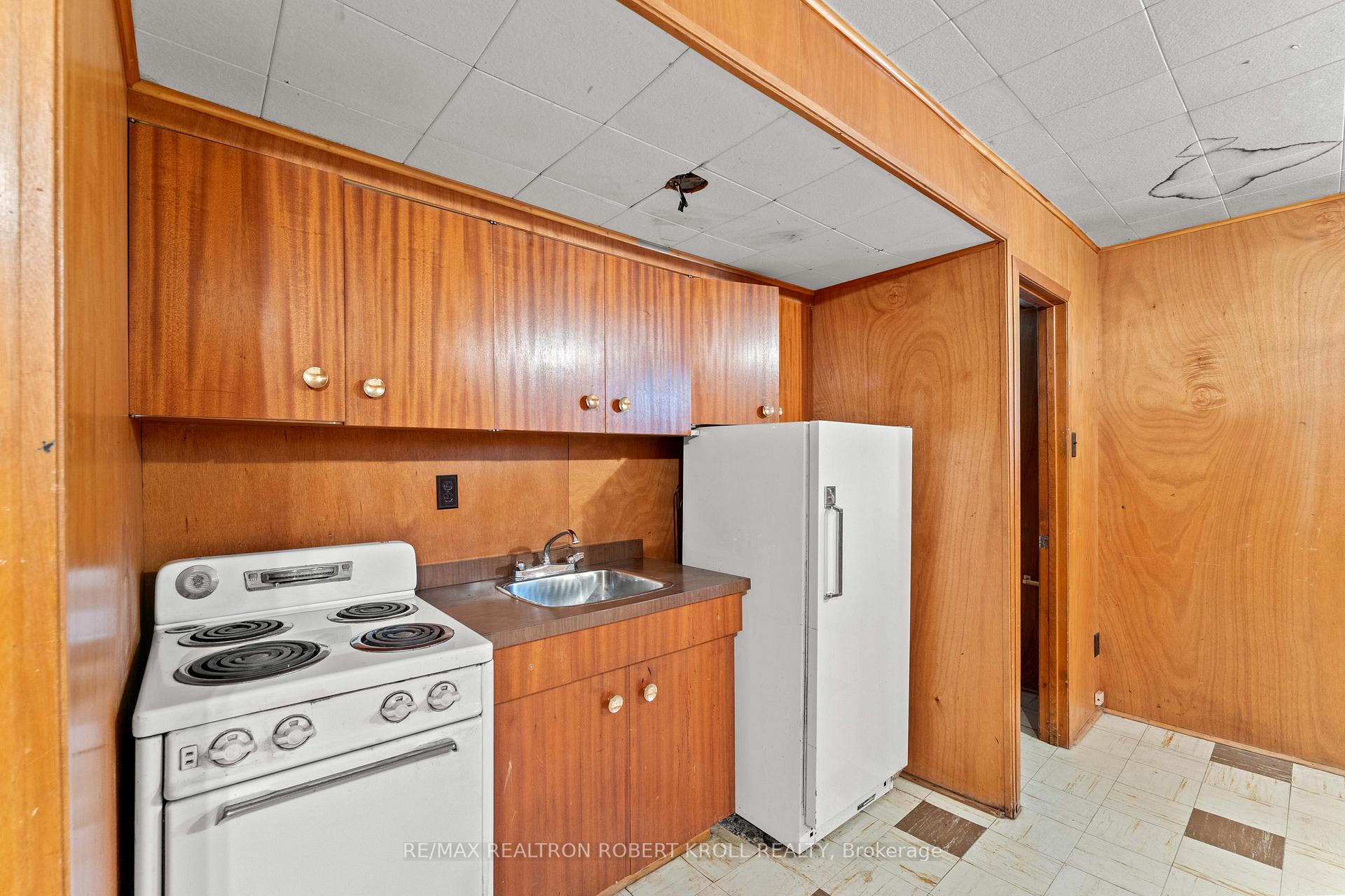 142 Faywood Boulevard, Toronto C06
