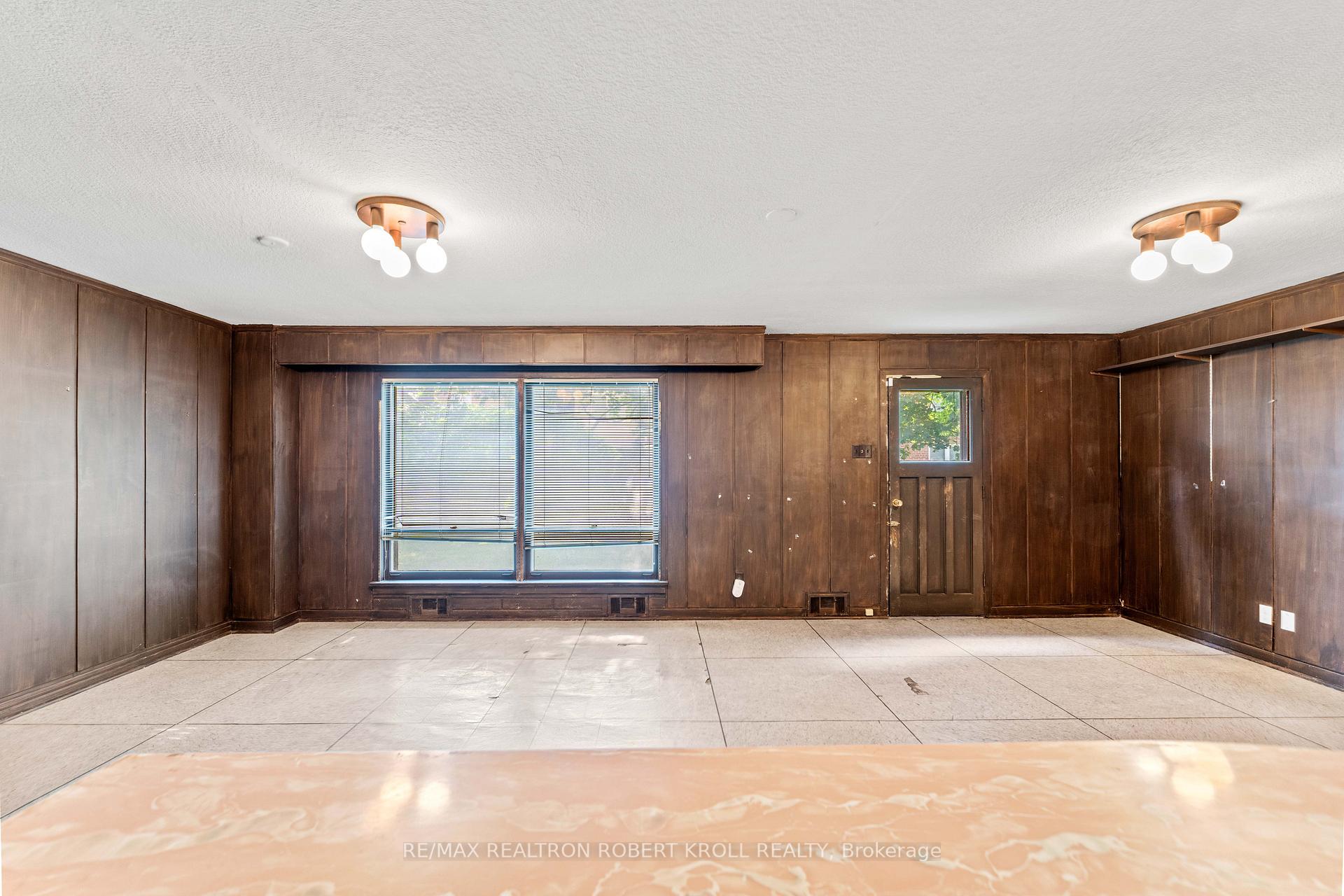 142 Faywood Boulevard, Toronto C06