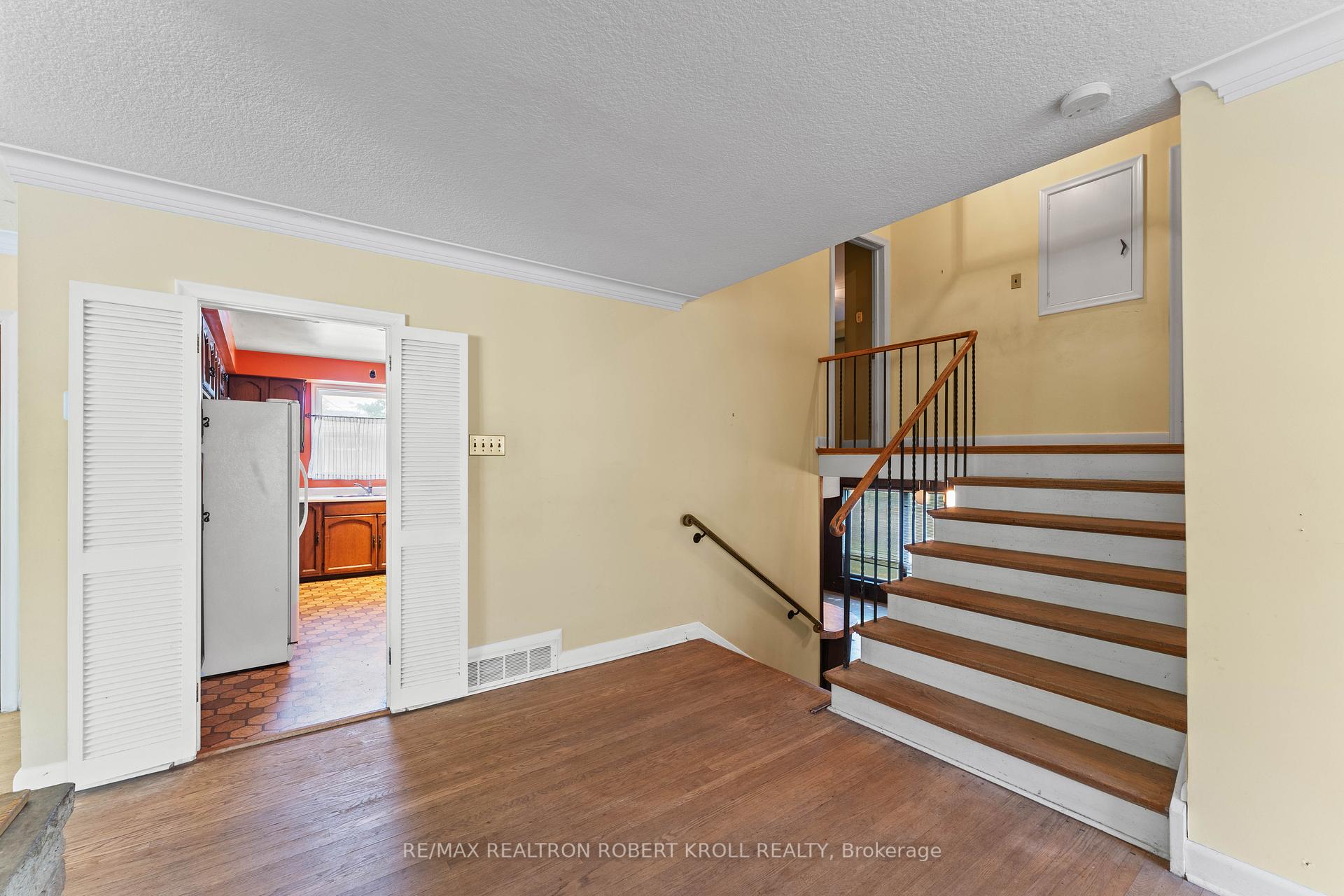 142 Faywood Boulevard, Toronto C06