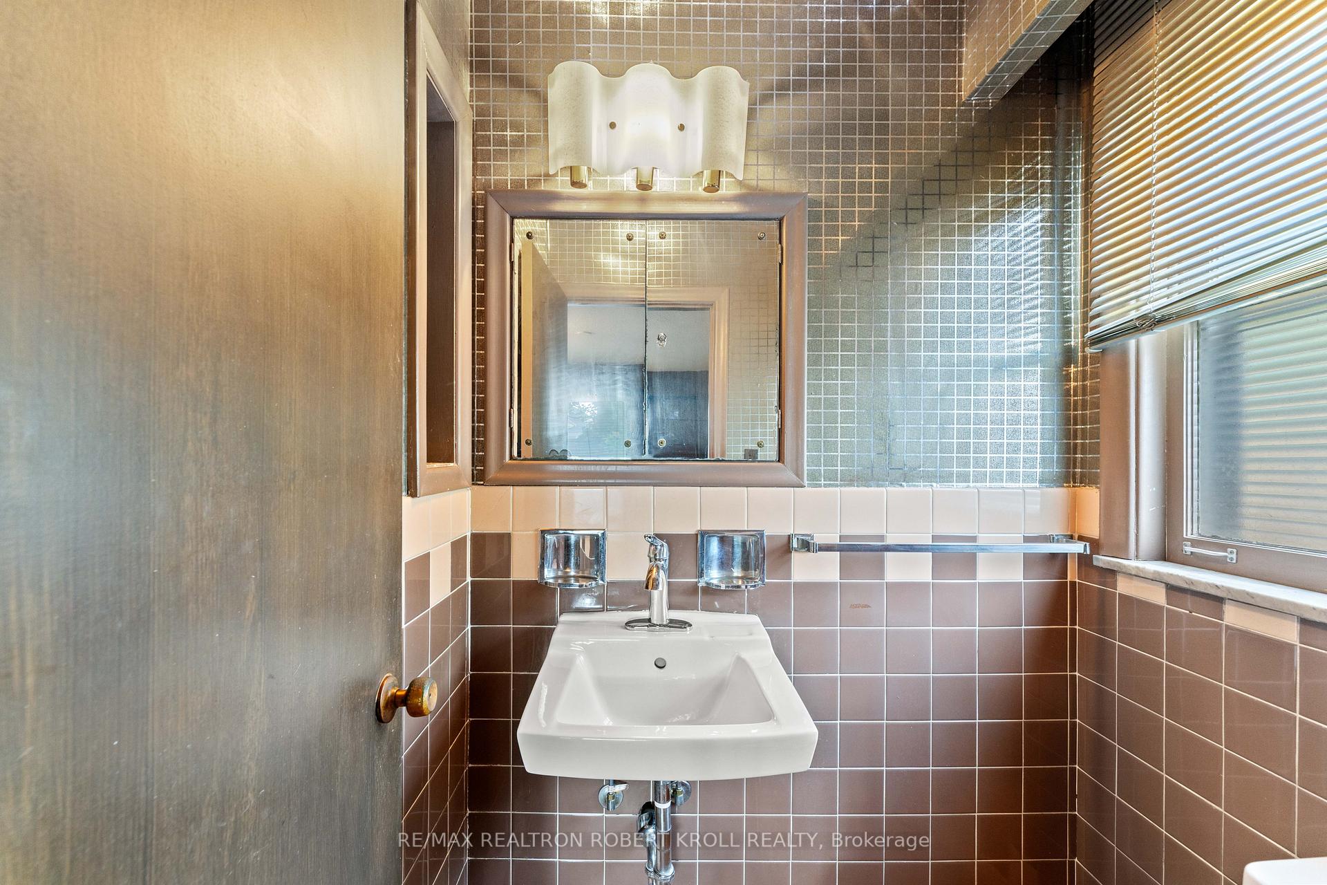 142 Faywood Boulevard, Toronto C06