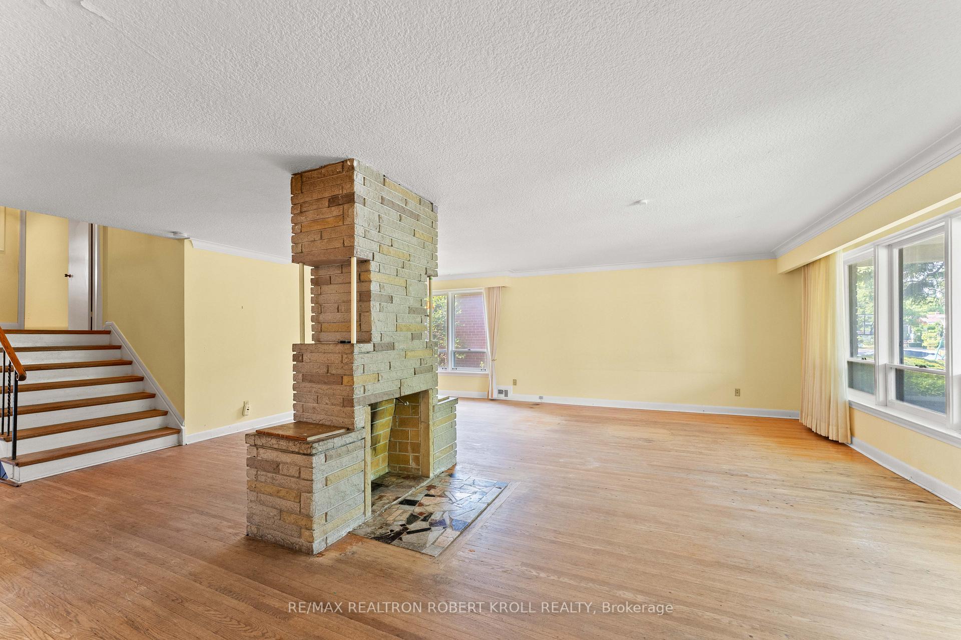 142 Faywood Boulevard, Toronto C06