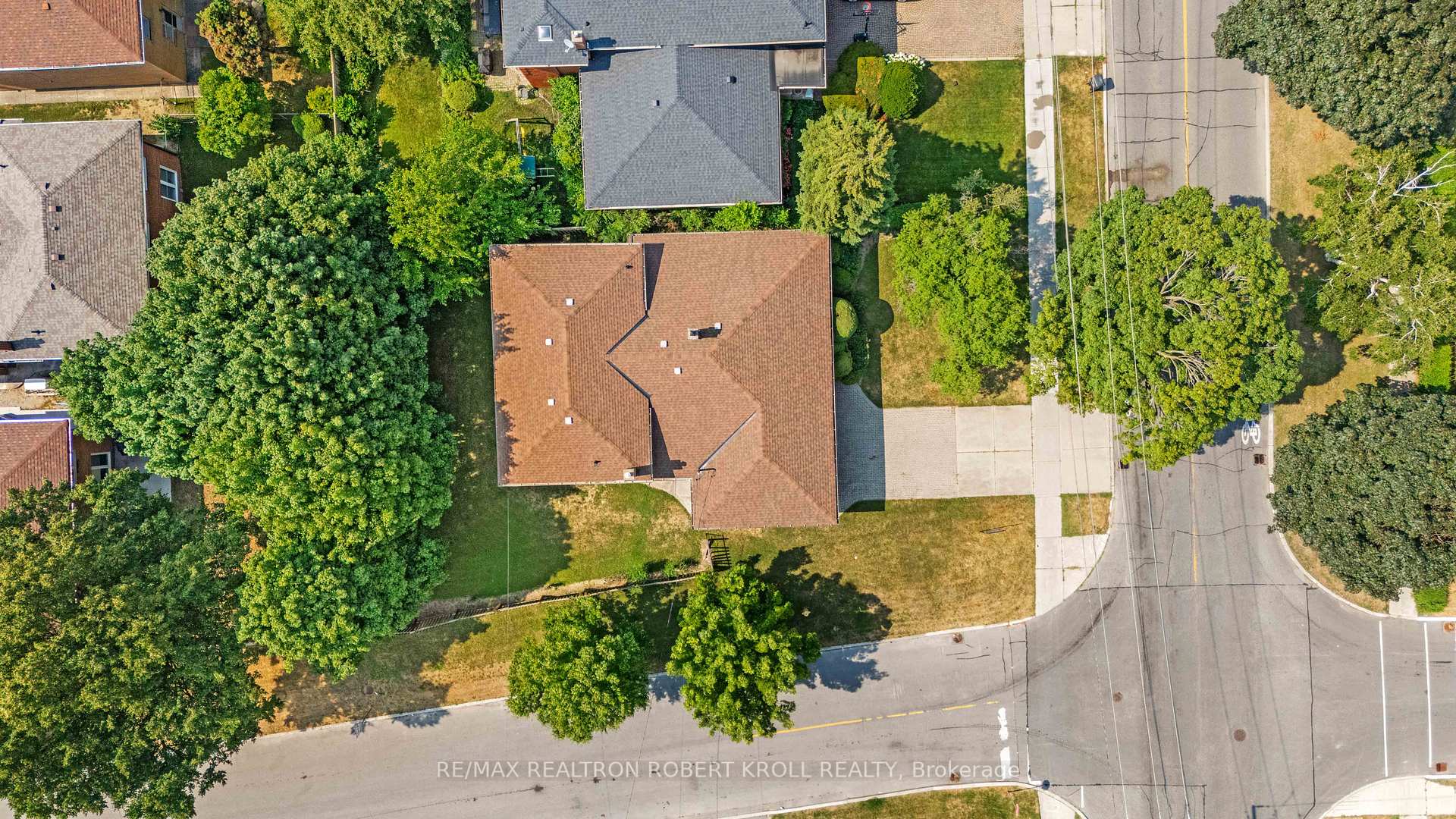142 Faywood Boulevard, Toronto C06