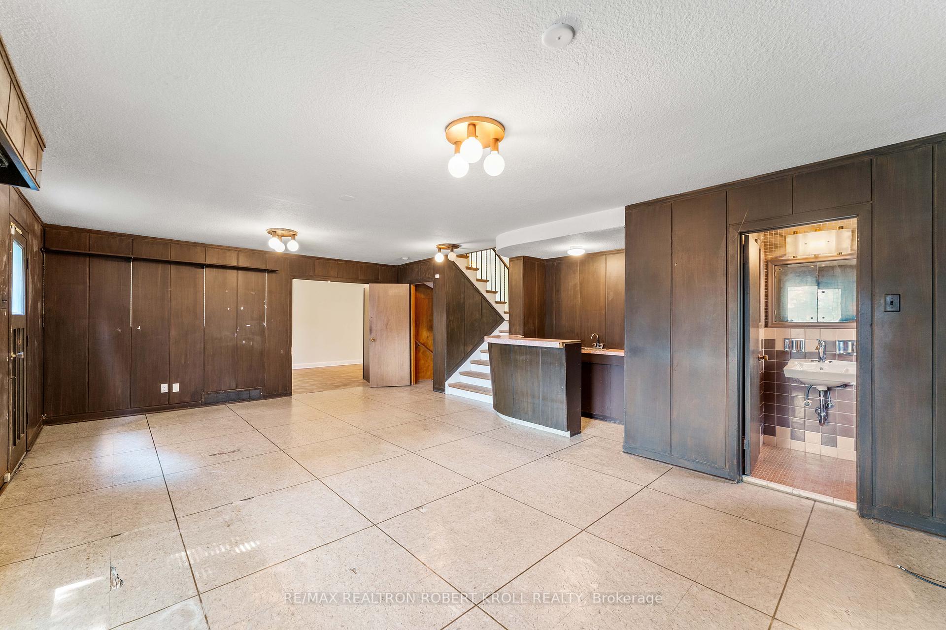 142 Faywood Boulevard, Toronto C06