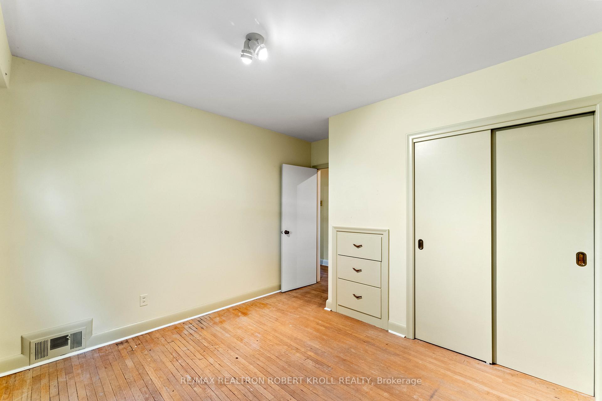 142 Faywood Boulevard, Toronto C06