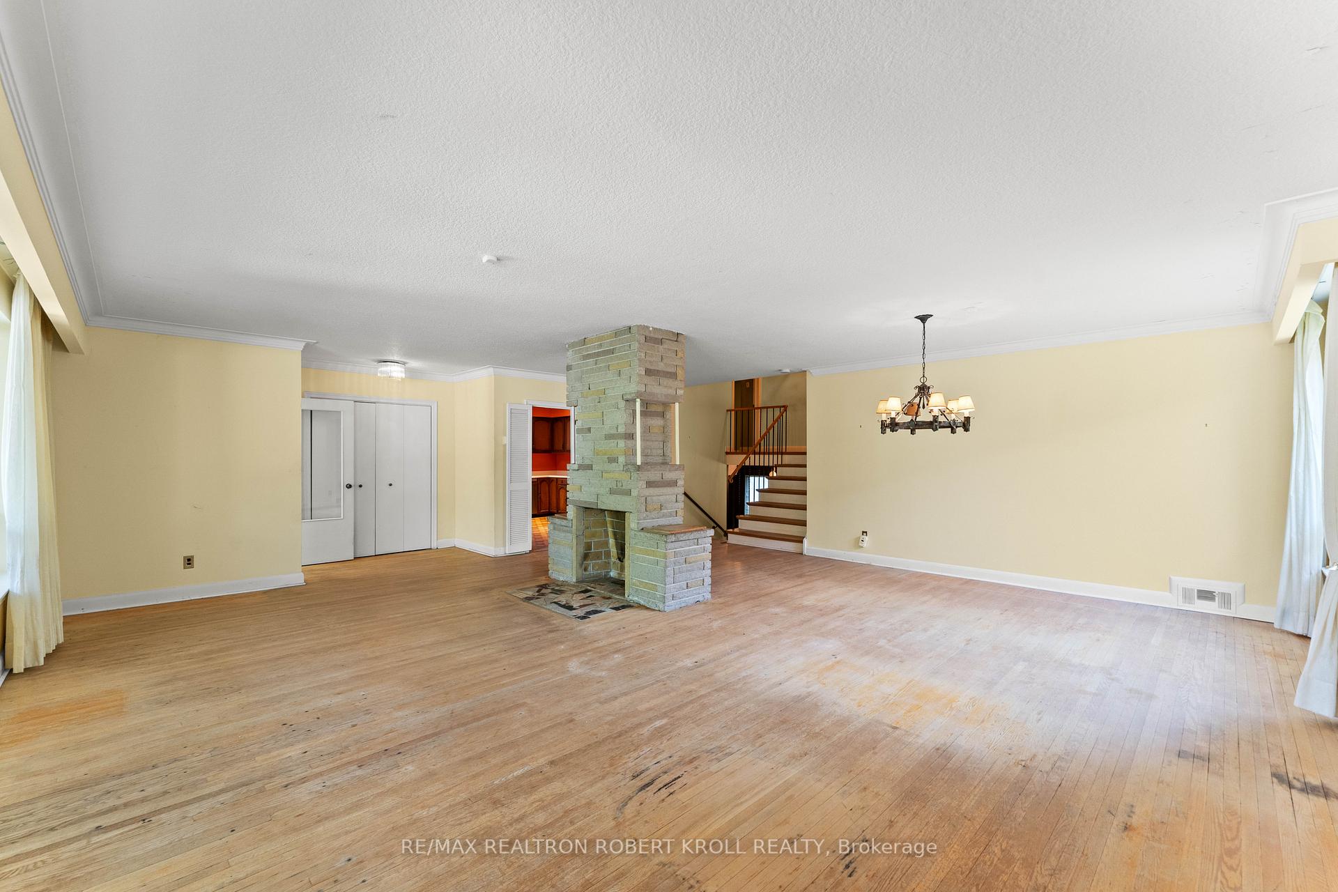 142 Faywood Boulevard, Toronto C06
