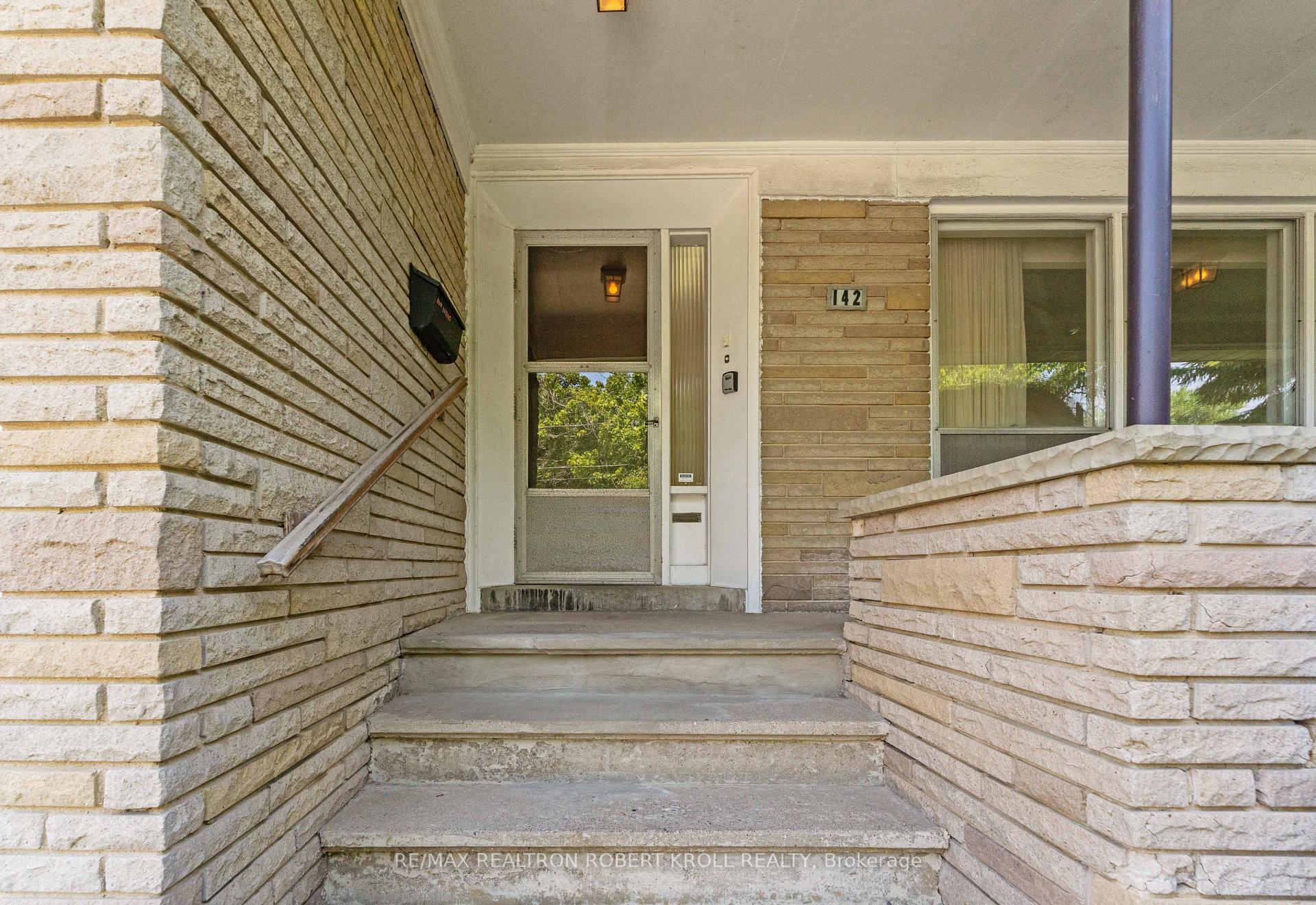 142 Faywood Boulevard, Toronto C06