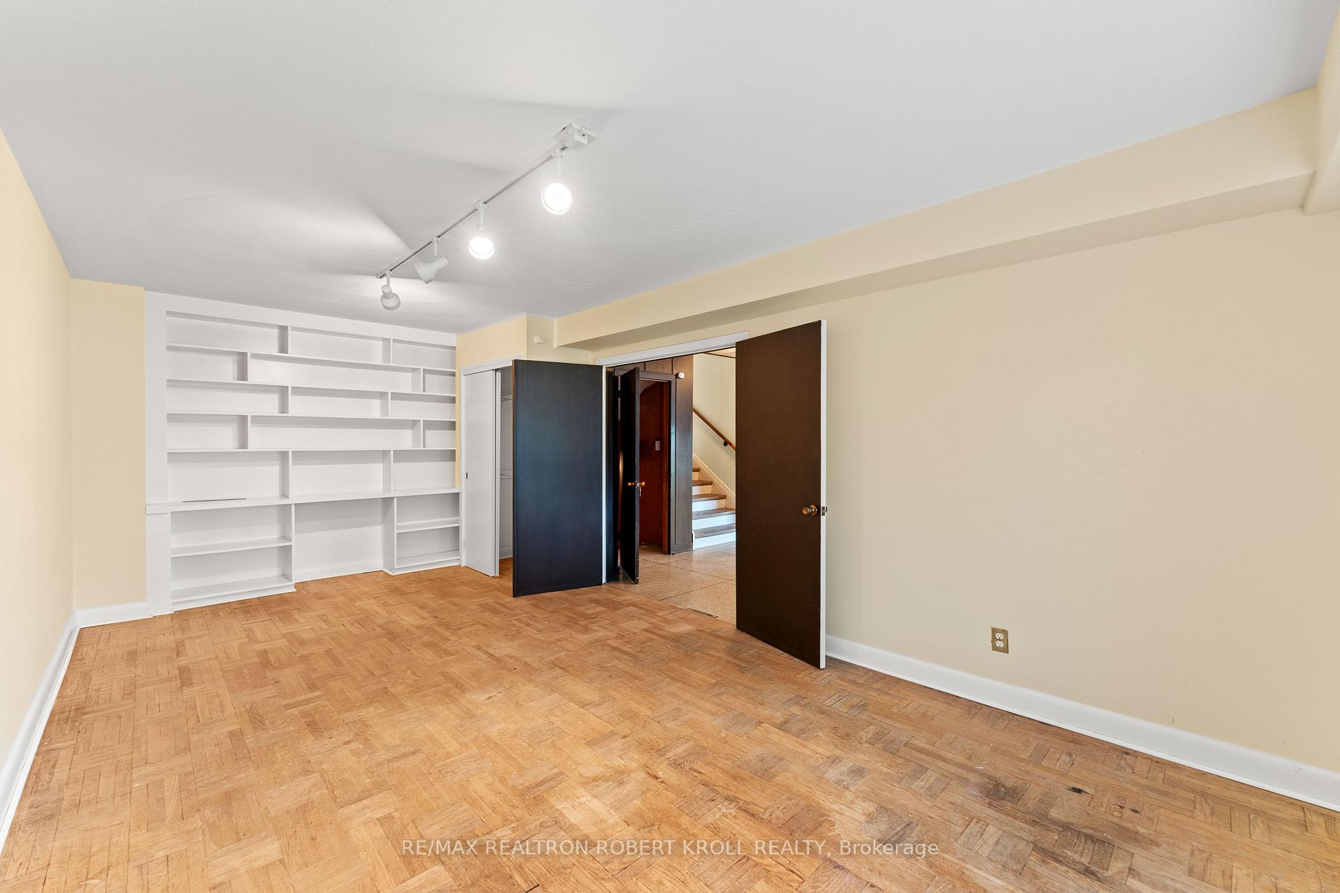 142 Faywood Boulevard, Toronto C06