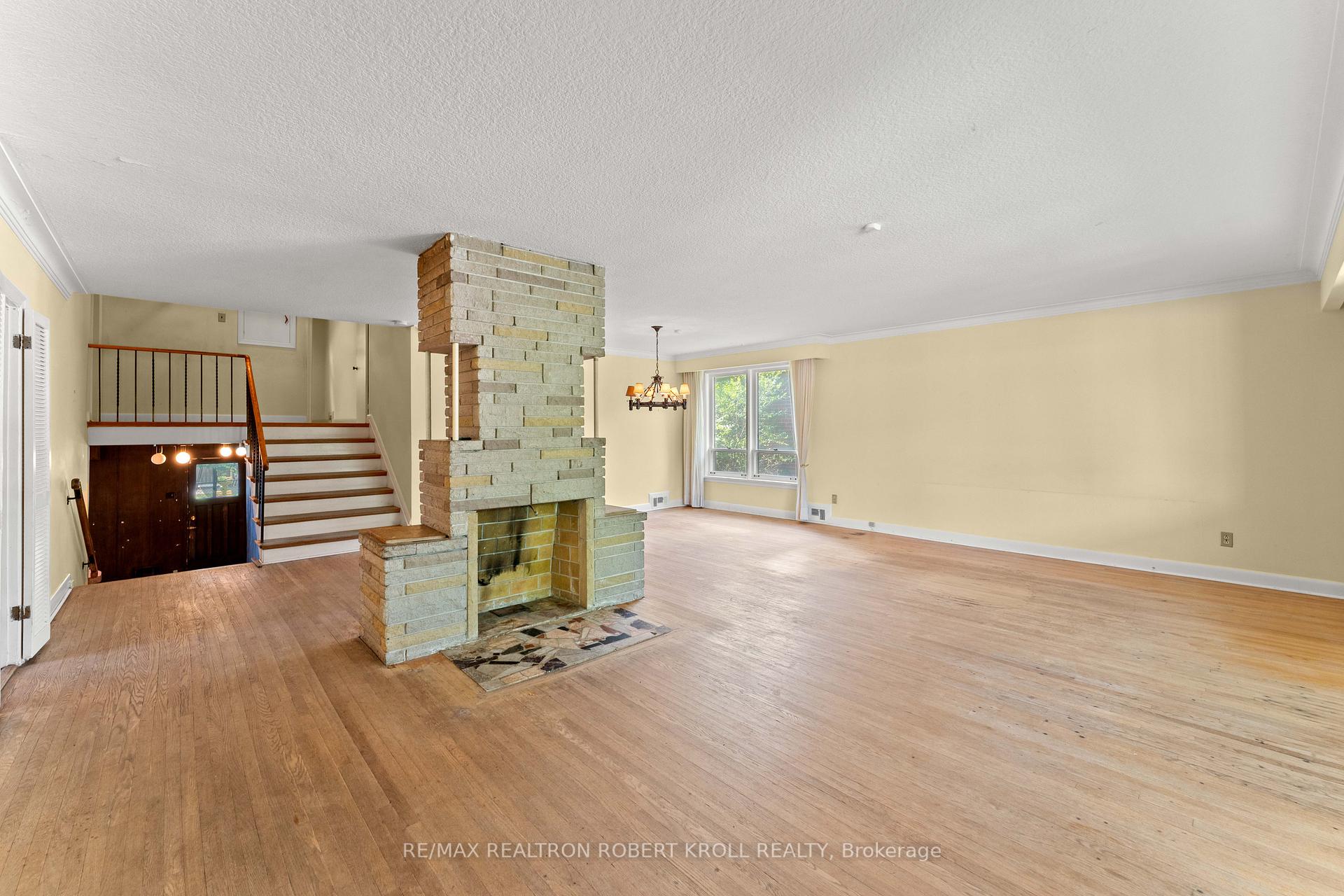 142 Faywood Boulevard, Toronto C06