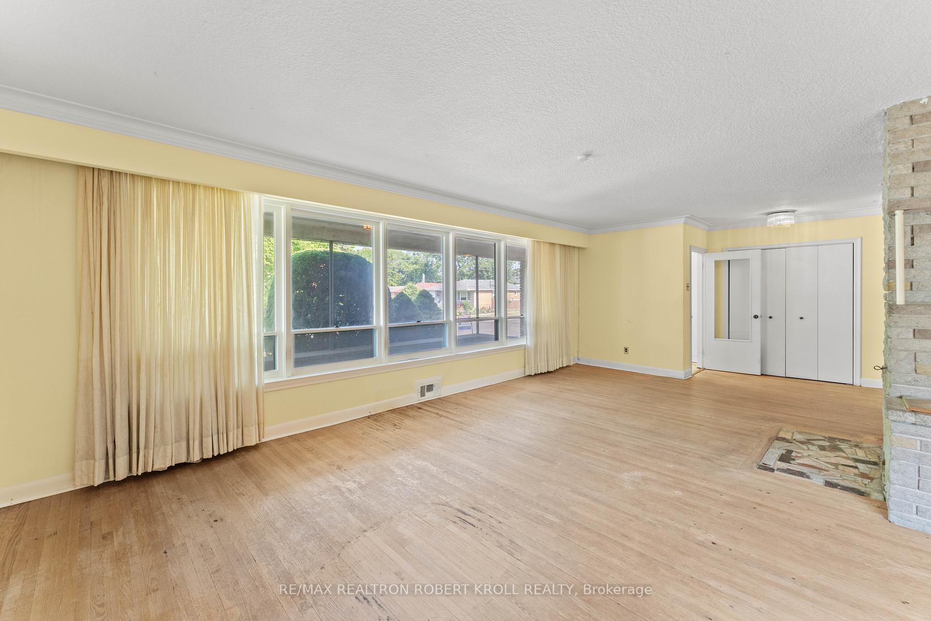 142 Faywood Boulevard, Toronto C06