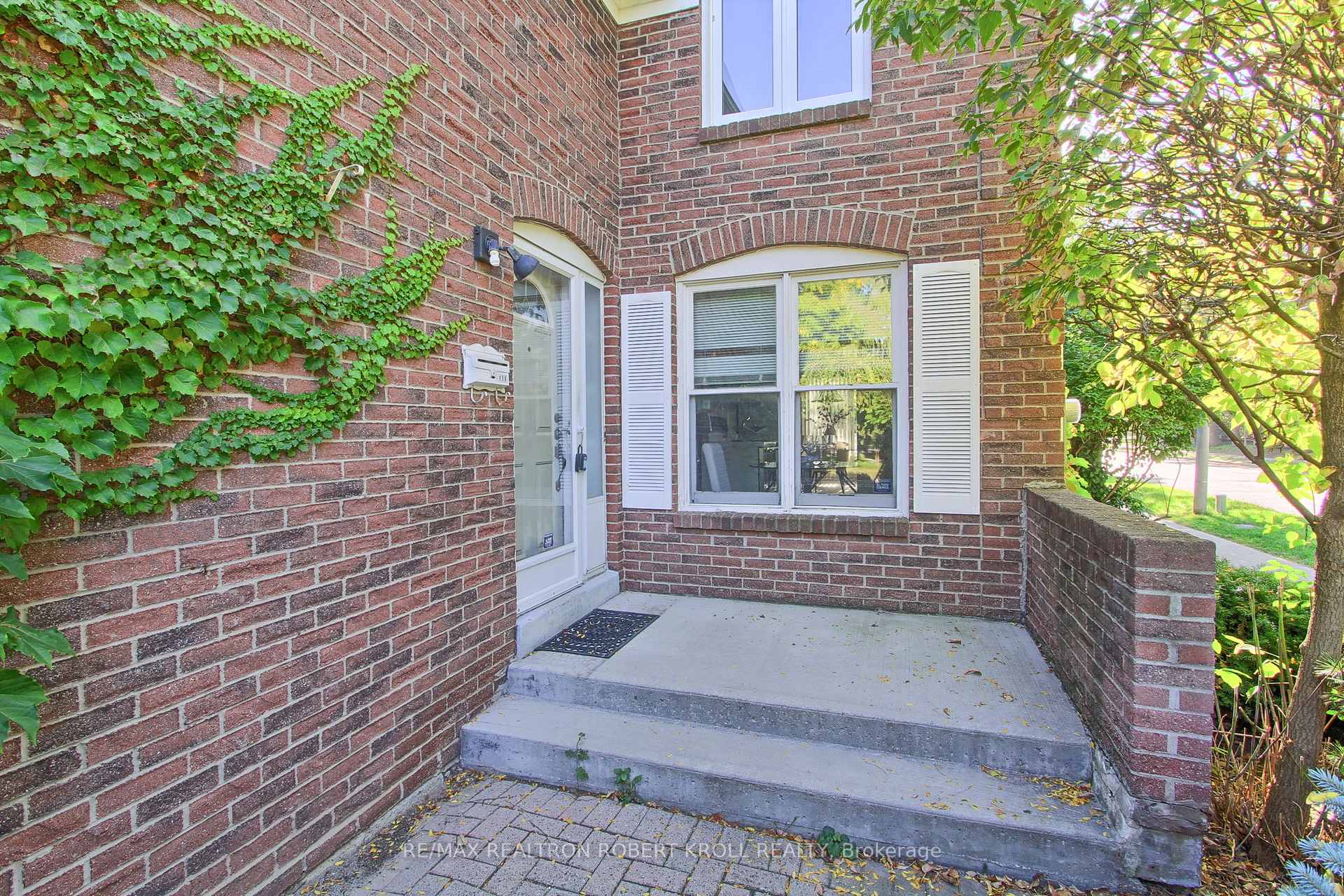 136 Stillwater Crescent