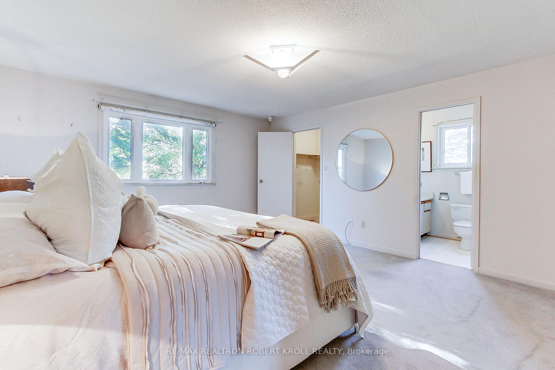 136 Stillwater Crescent