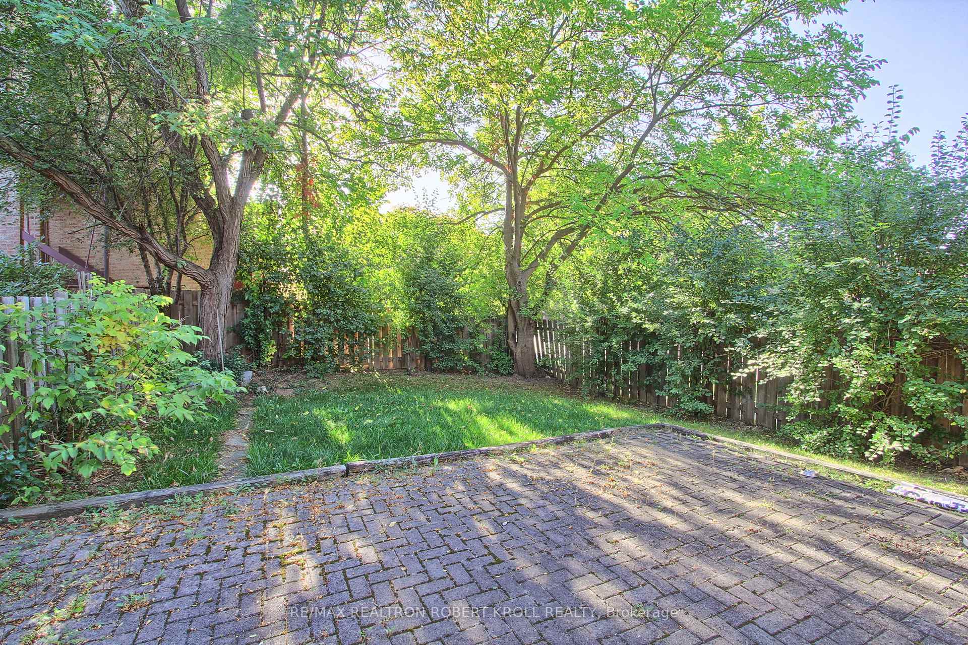 136 Stillwater Crescent