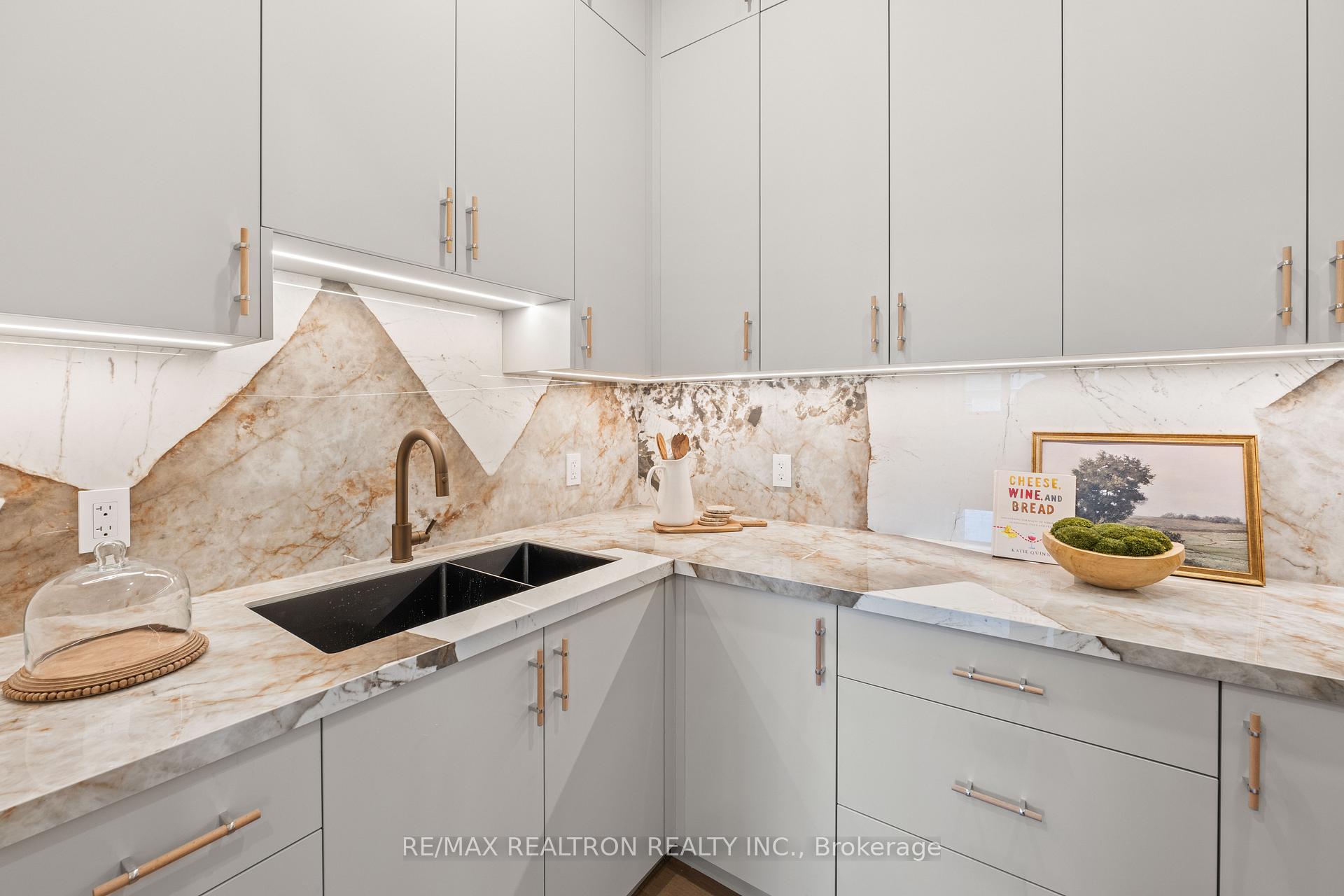 38 Ridgevale Drive, Toronto