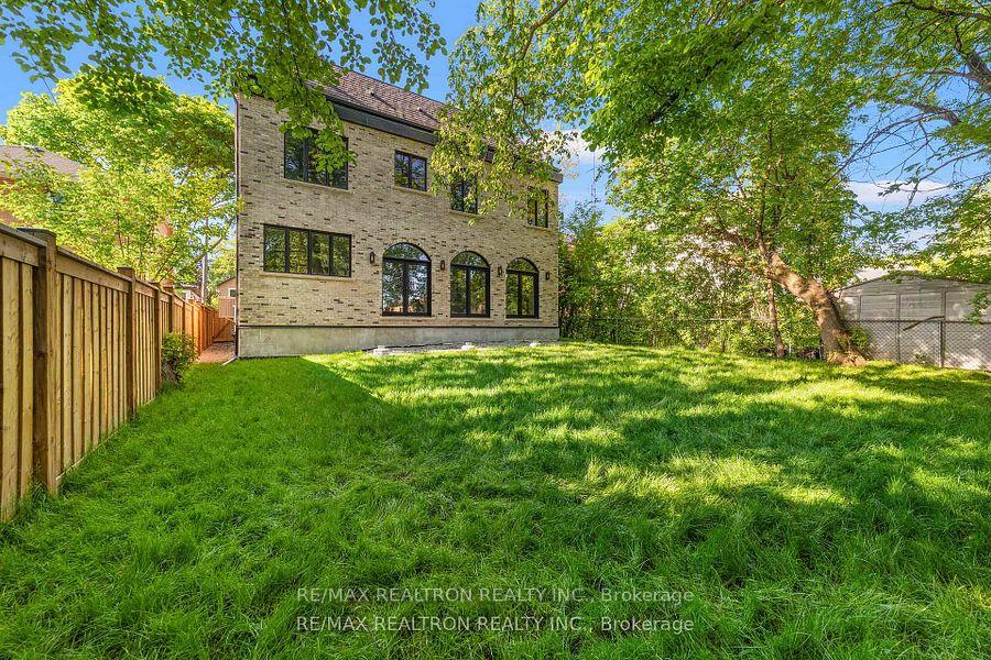 38 Ridgevale Drive, Toronto