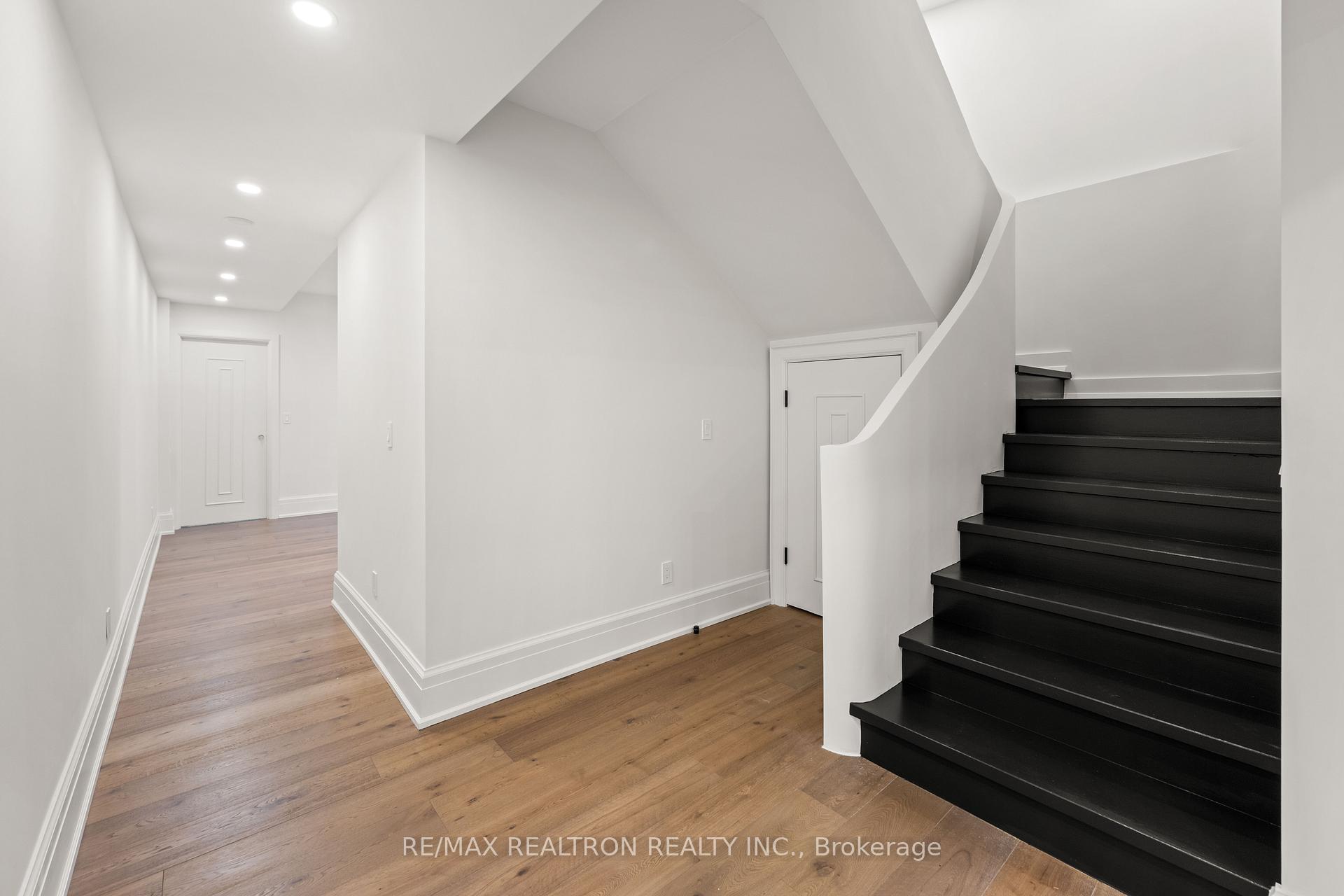 38 Ridgevale Drive, Toronto