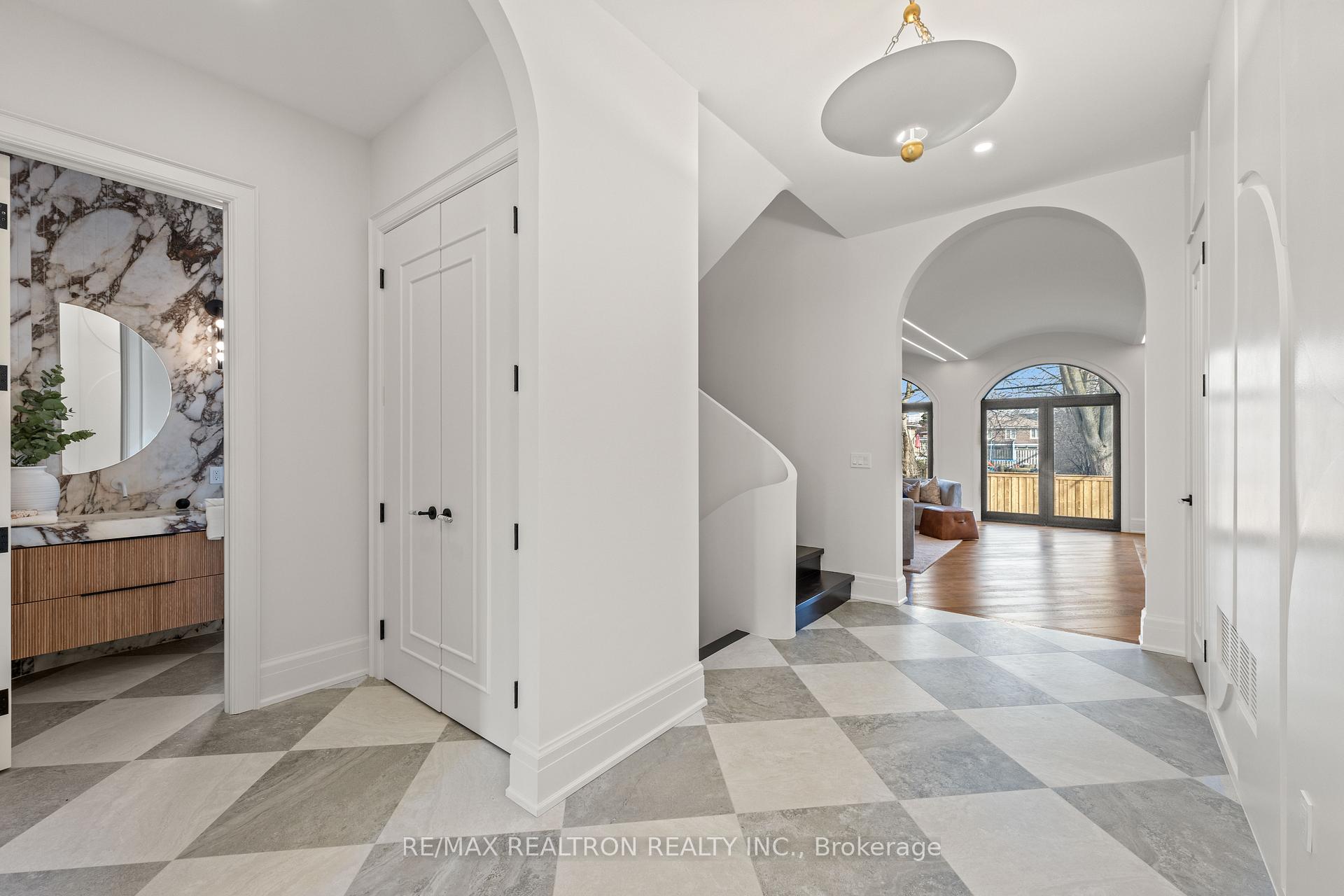 38 Ridgevale Drive, Toronto