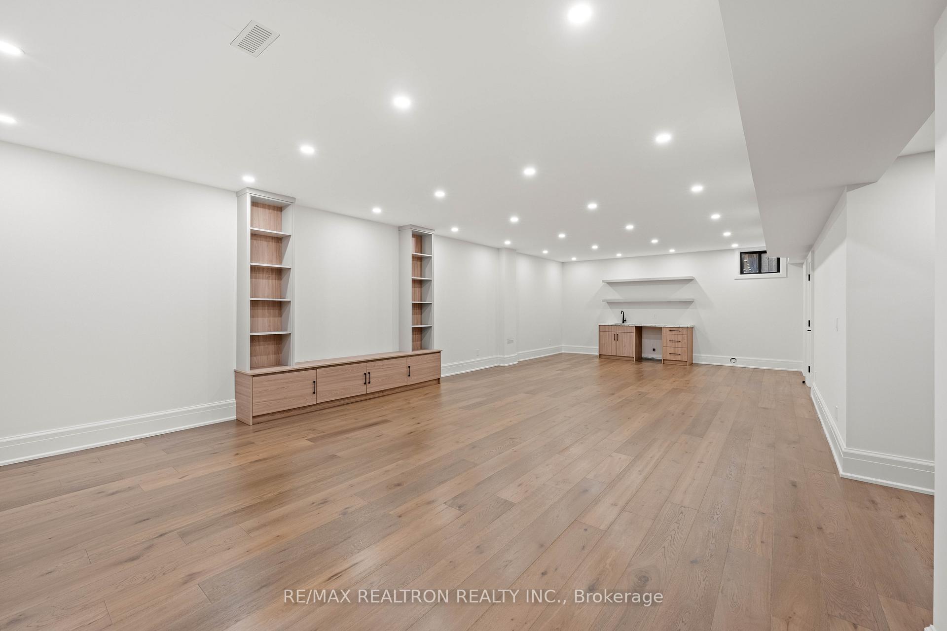 38 Ridgevale Drive, Toronto