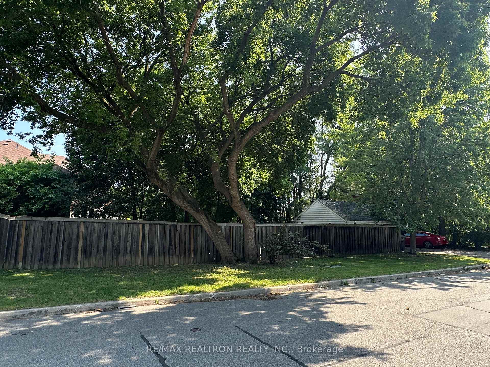 27 Westgate Boulevard, Toronto