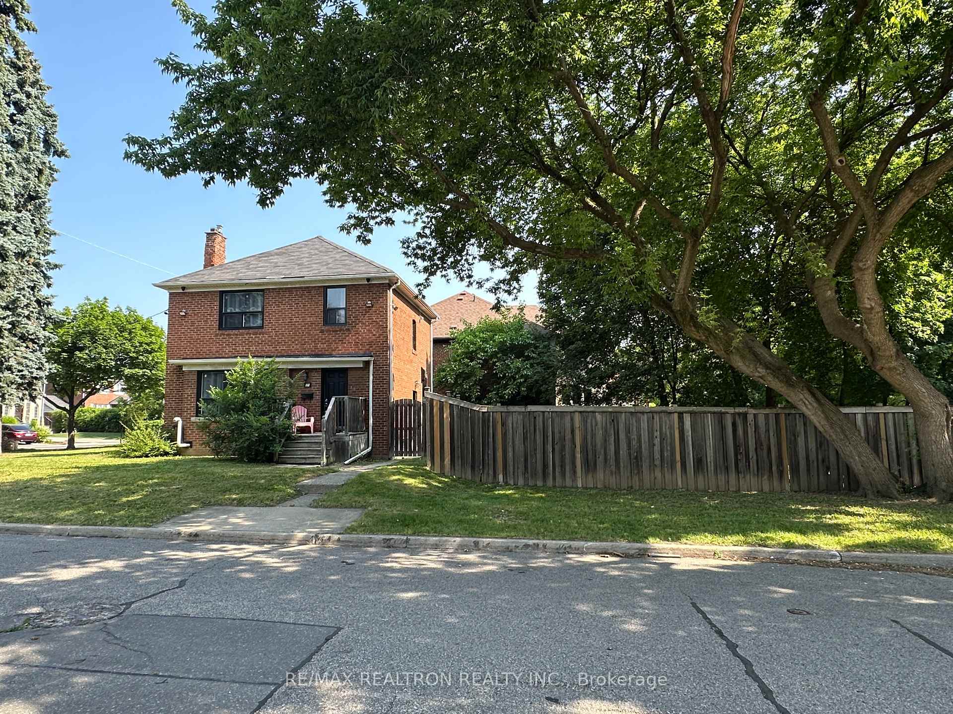 27 Westgate Boulevard, Toronto
