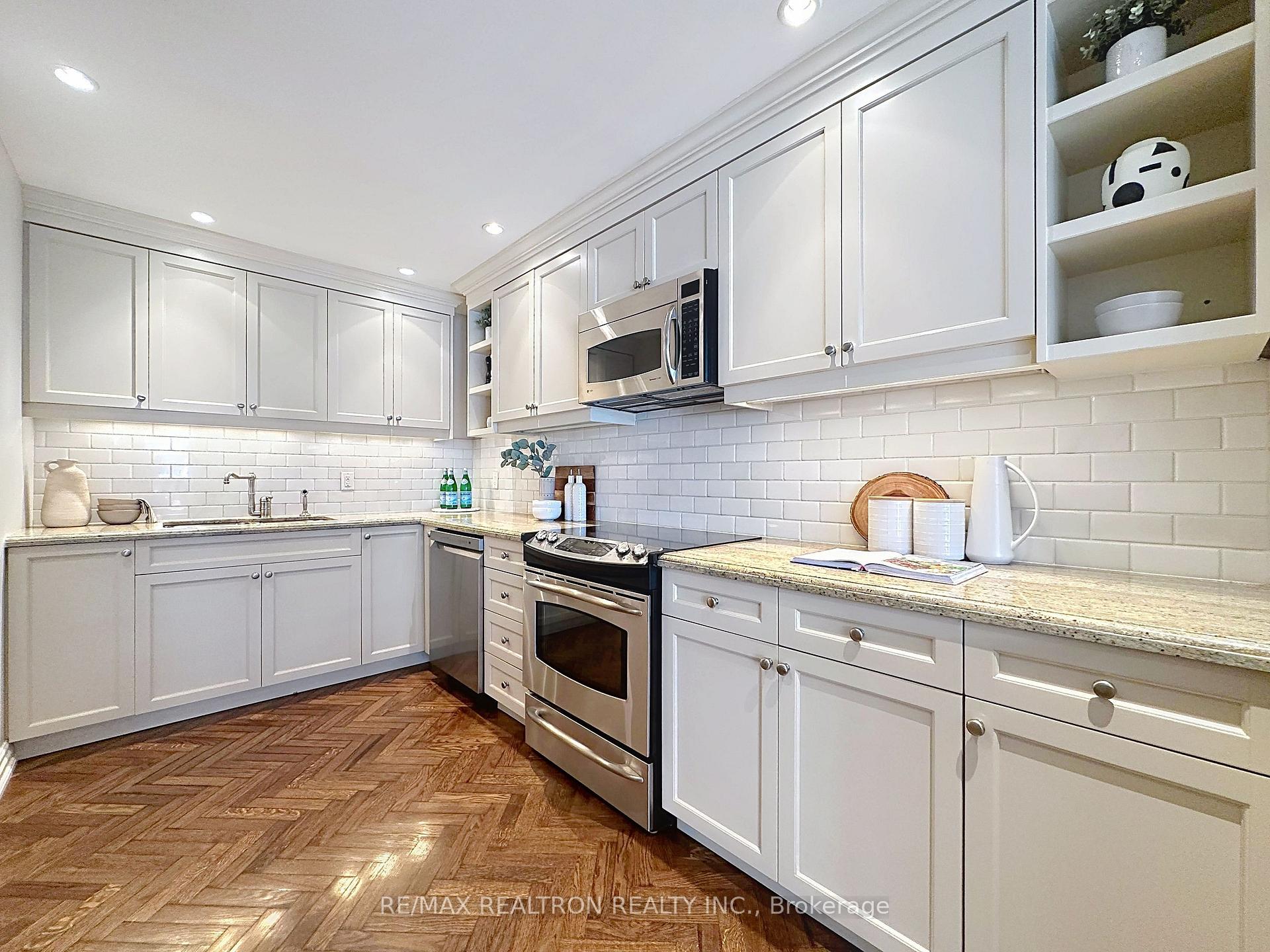 55A Avenue Road 412, Toronto Unit: 412