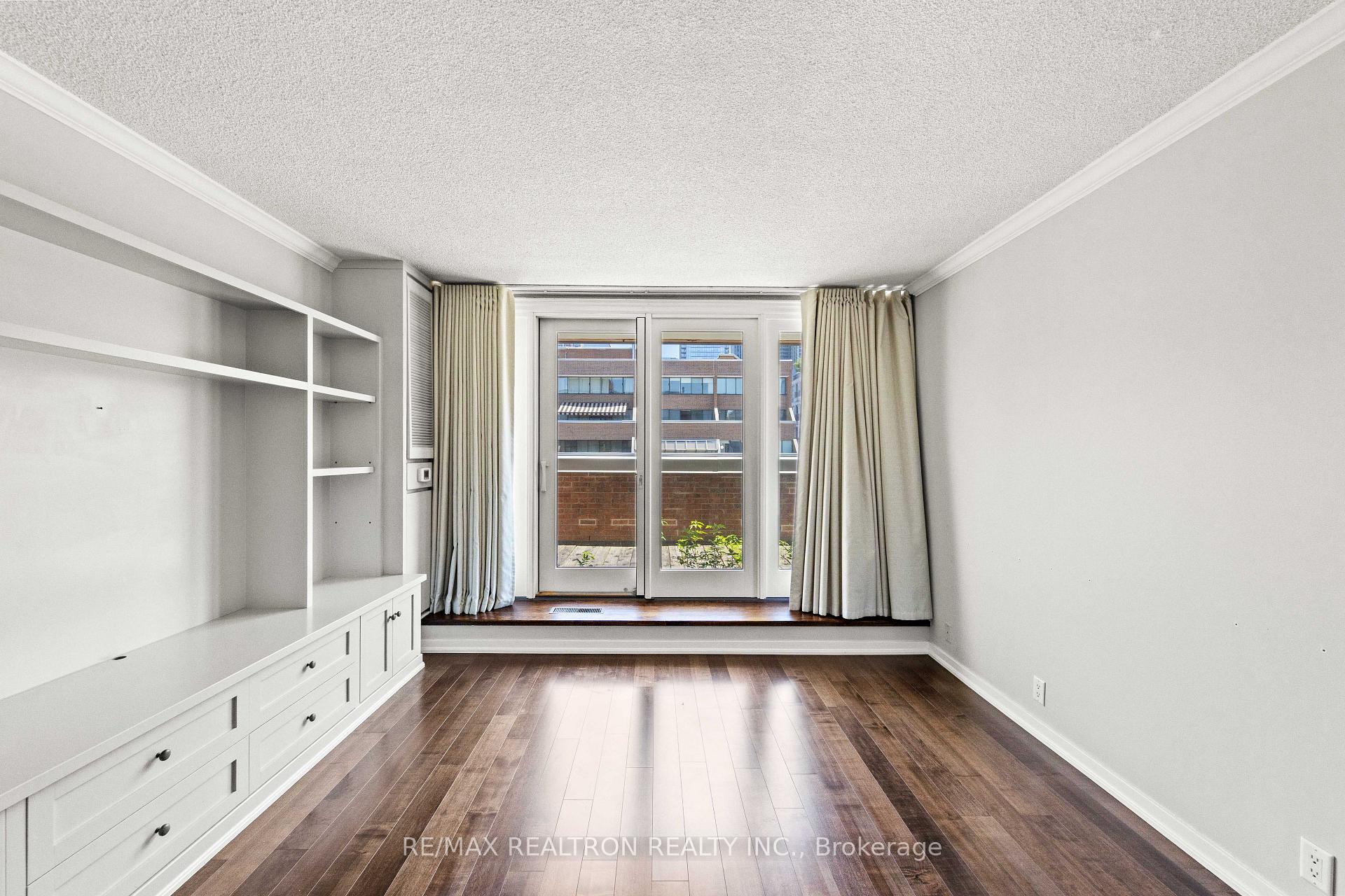 55A Avenue Road 412, Toronto Unit: 412