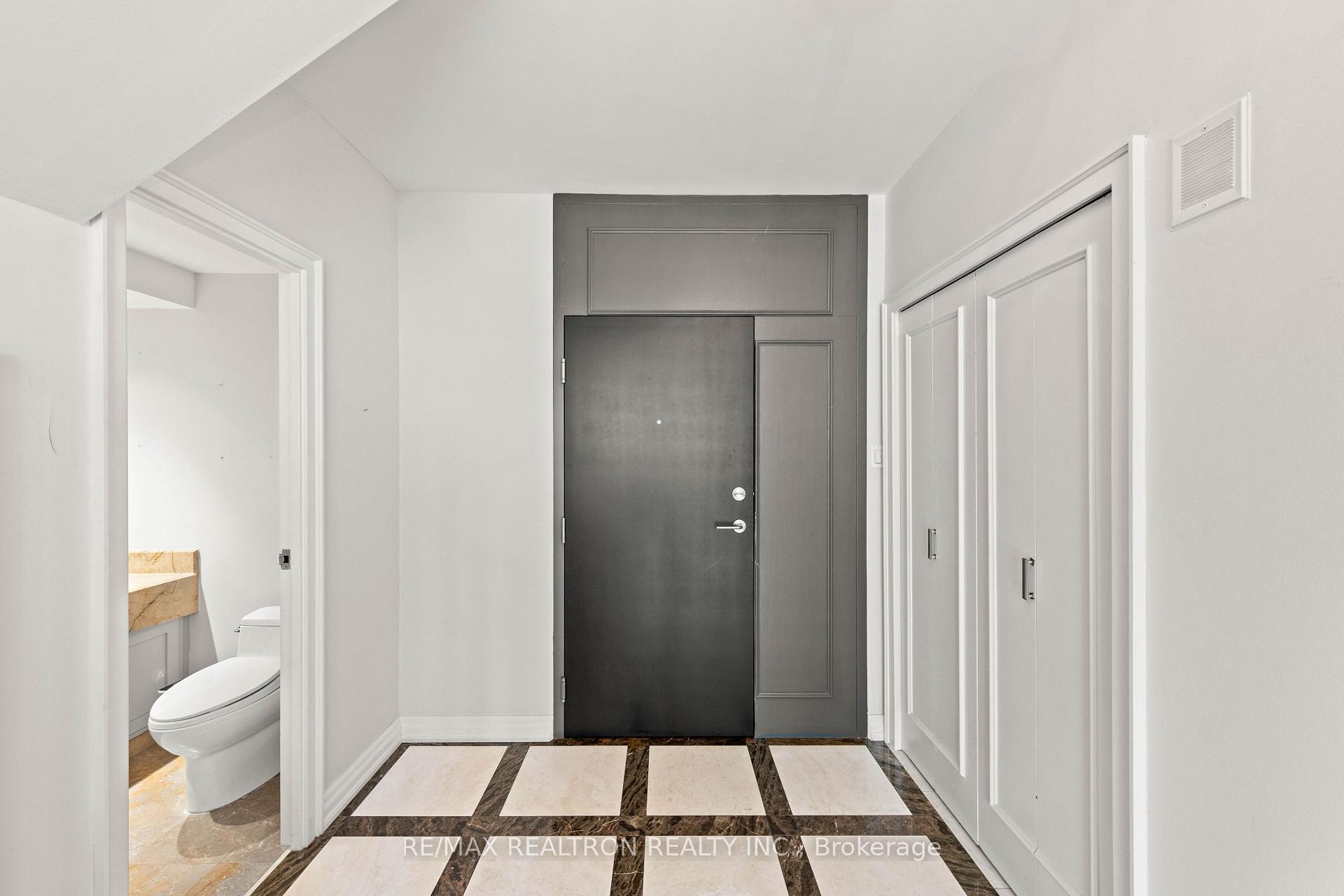 55A Avenue Road 412, Toronto Unit: 412