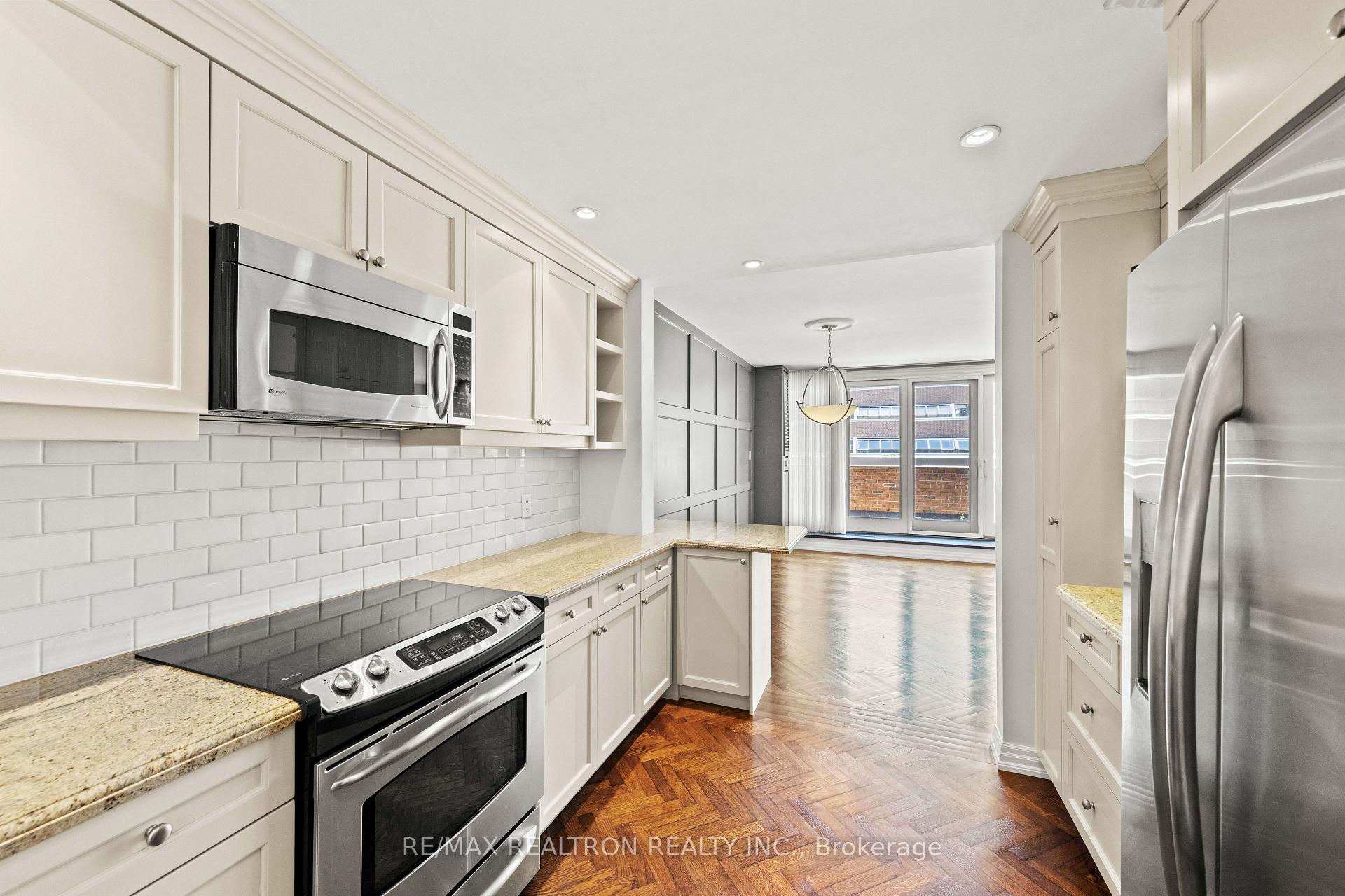 55A Avenue Road 412, Toronto Unit: 412
