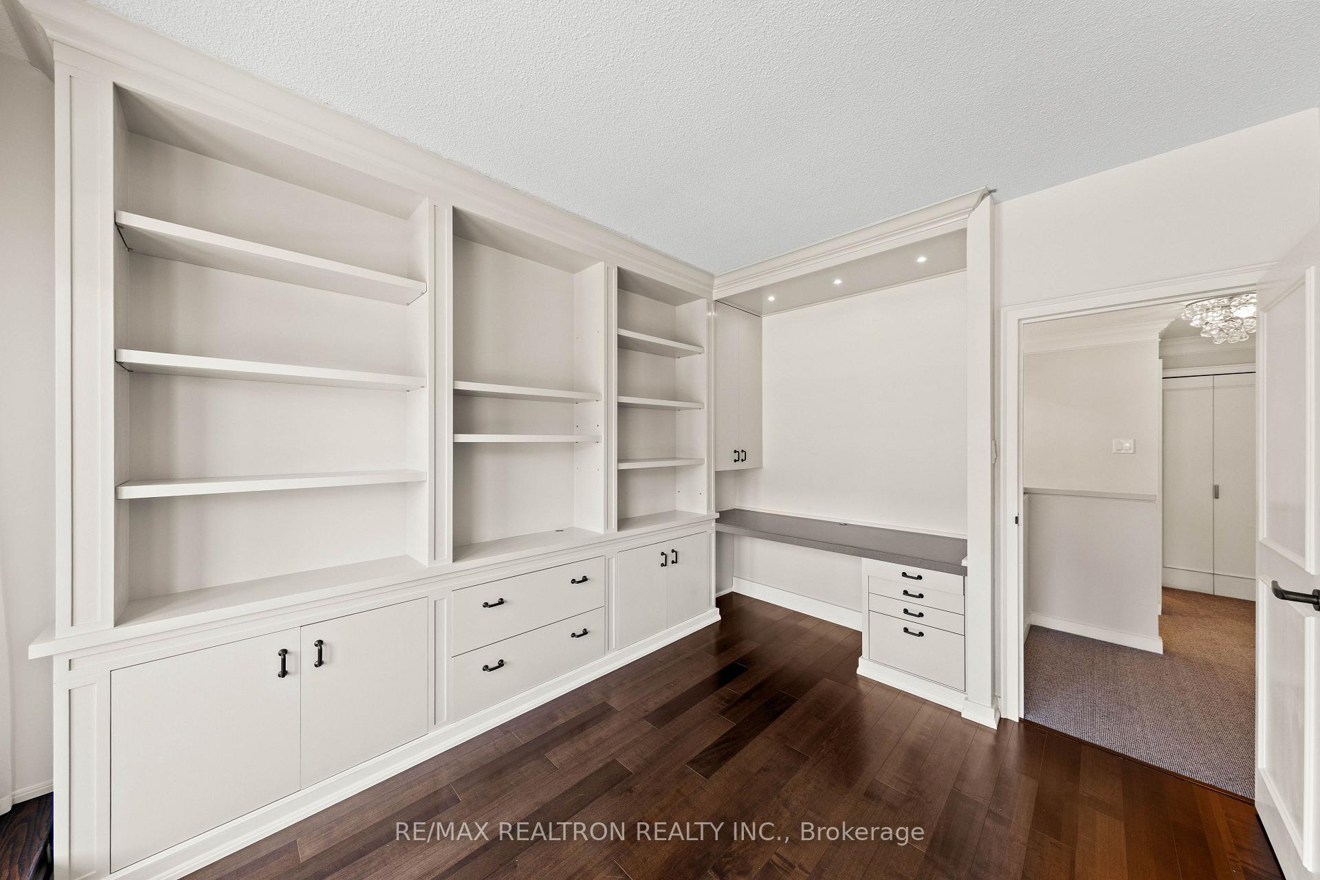 55A Avenue Road 412, Toronto Unit: 412