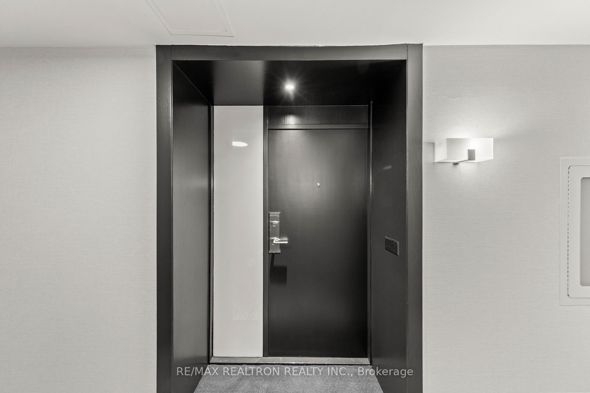55A Avenue Road 412, Toronto Unit: 412