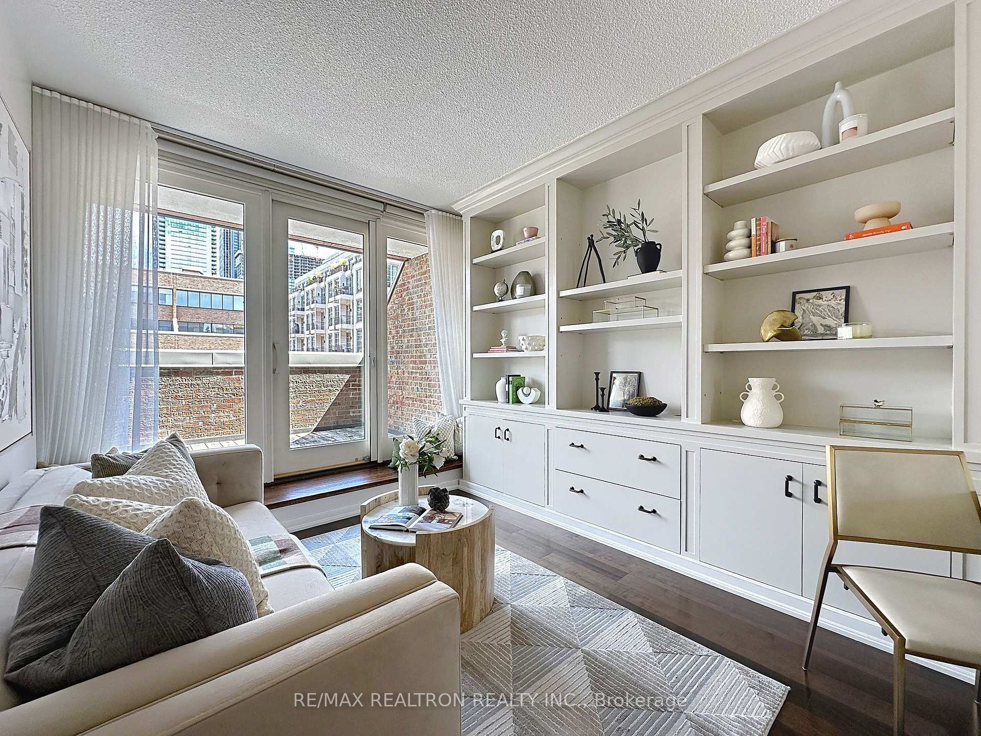 55A Avenue Road 412, Toronto Unit: 412
