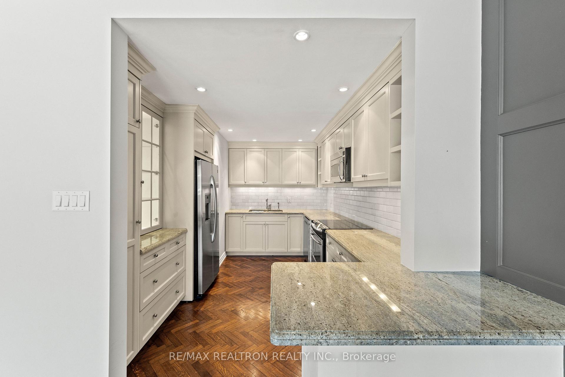 55A Avenue Road 412, Toronto Unit: 412