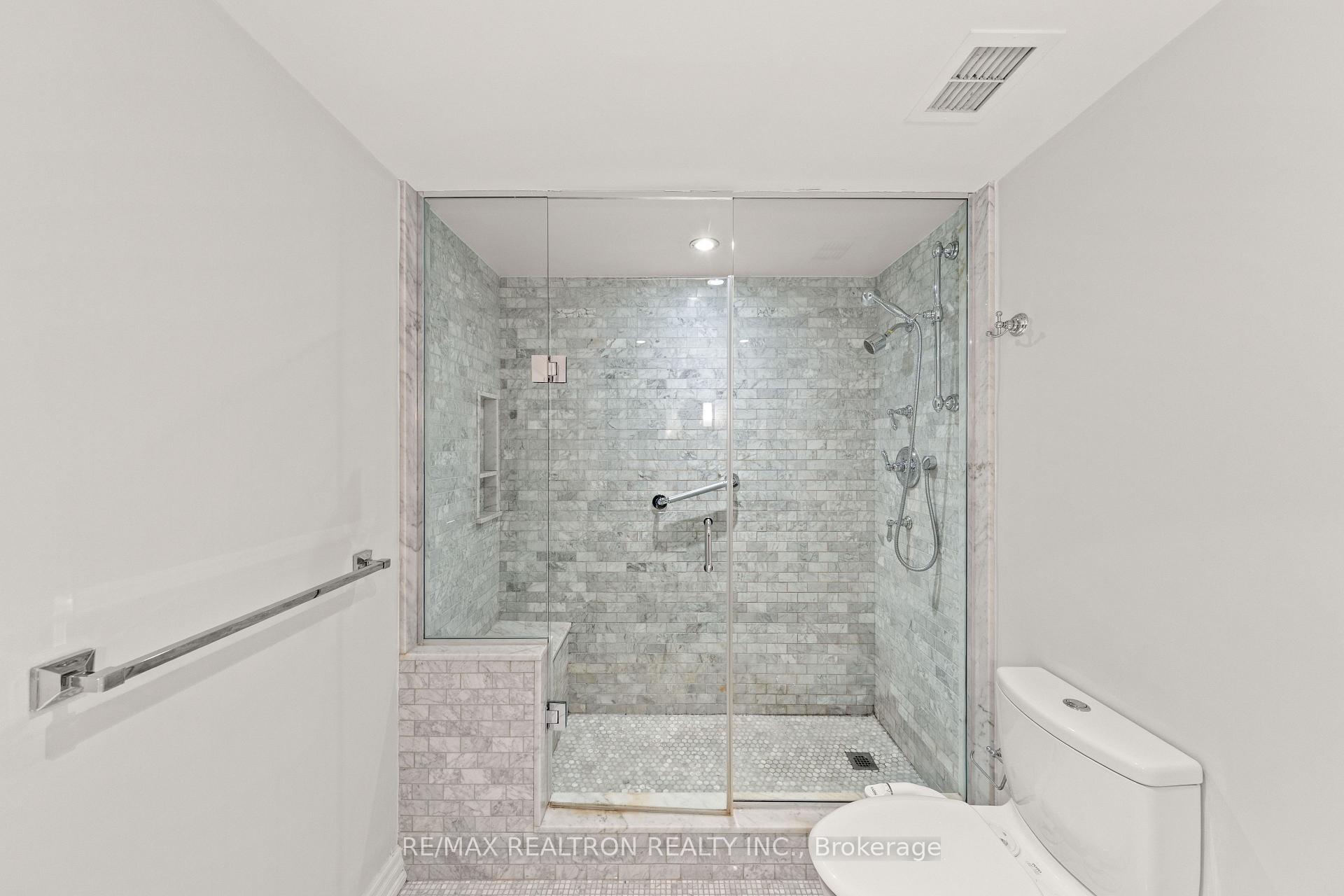 55A Avenue Road 412, Toronto Unit: 412