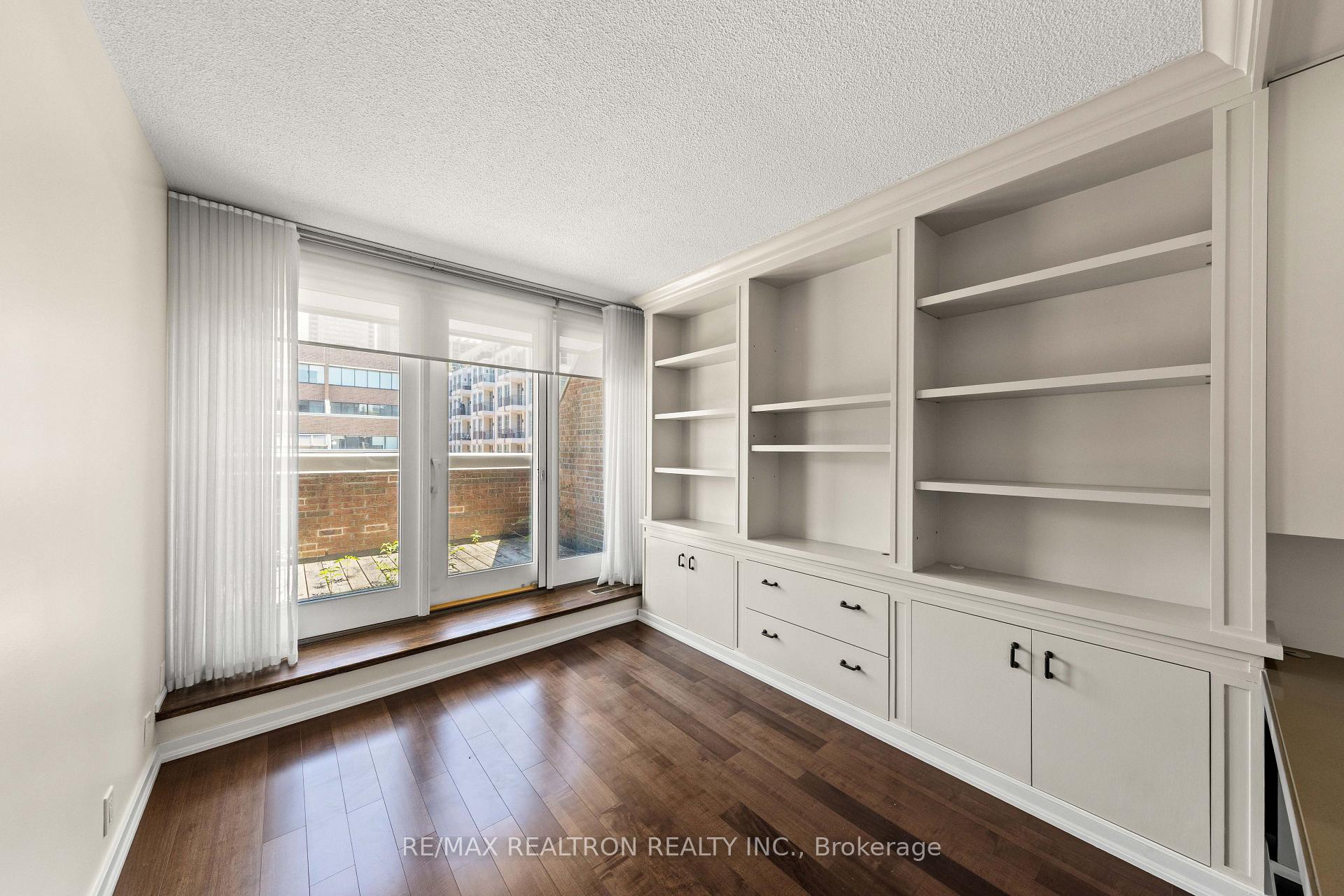 55A Avenue Road 412, Toronto Unit: 412
