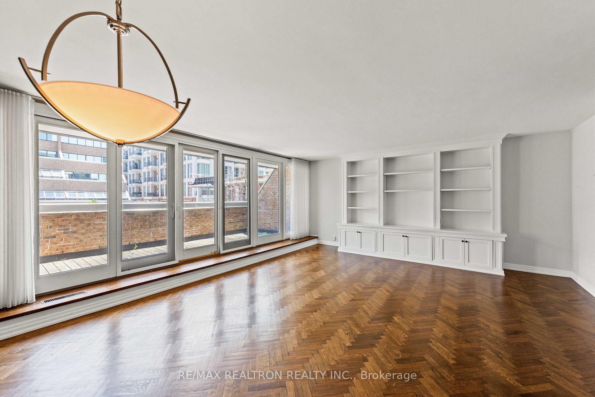 55A Avenue Road 412, Toronto Unit: 412