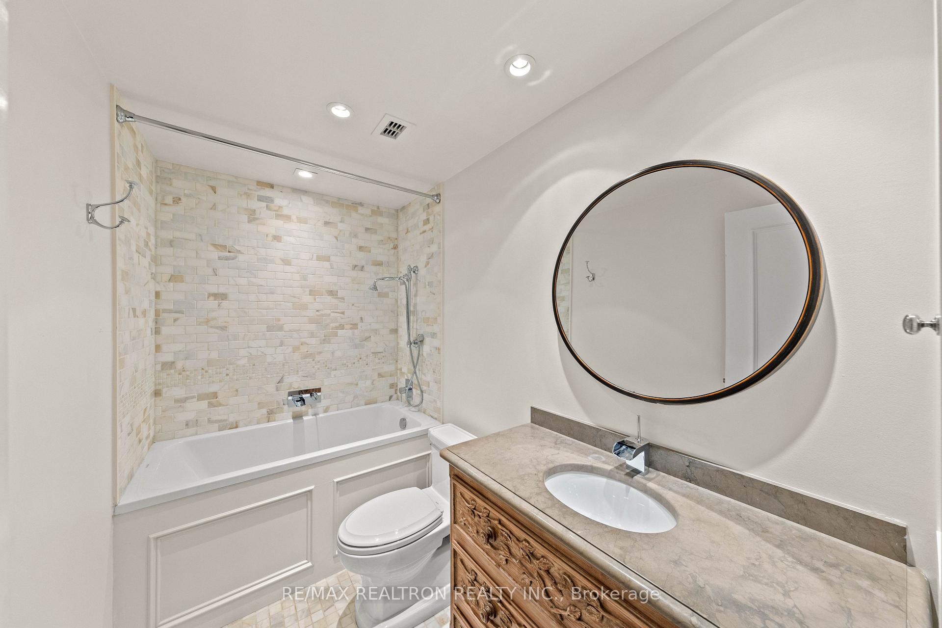 55A Avenue Road 412, Toronto Unit: 412