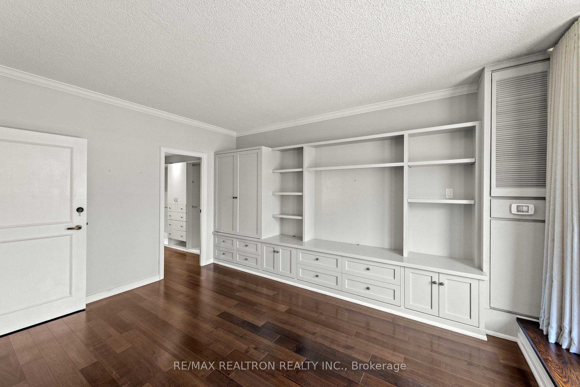 55A Avenue Road 412, Toronto Unit: 412