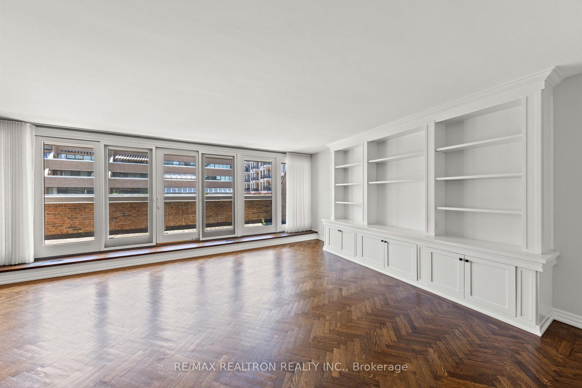 55A Avenue Road 412, Toronto Unit: 412