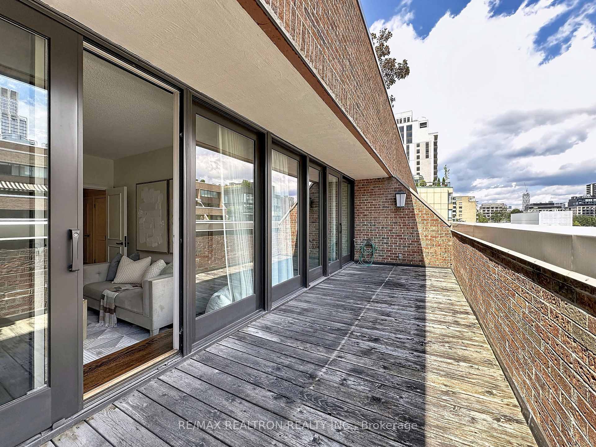 55A Avenue Road 412, Toronto Unit: 412