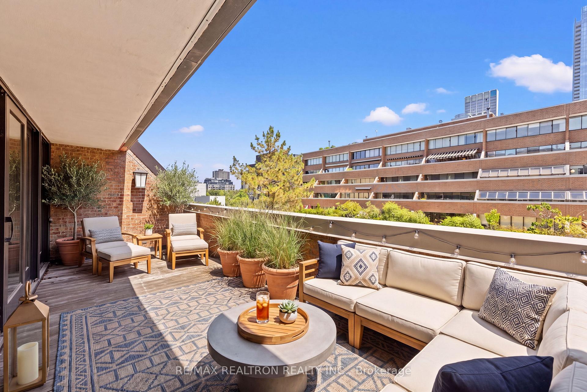 55A Avenue Road 412, Toronto Unit: 412