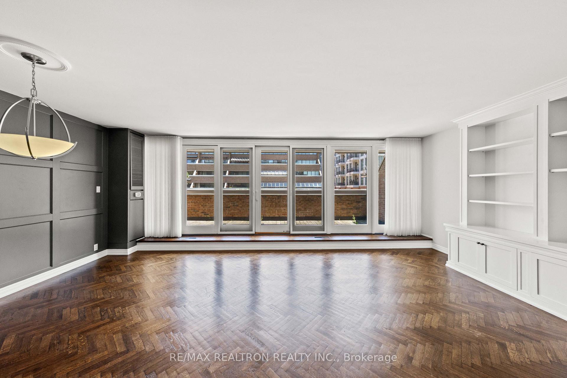 55A Avenue Road 412, Toronto Unit: 412