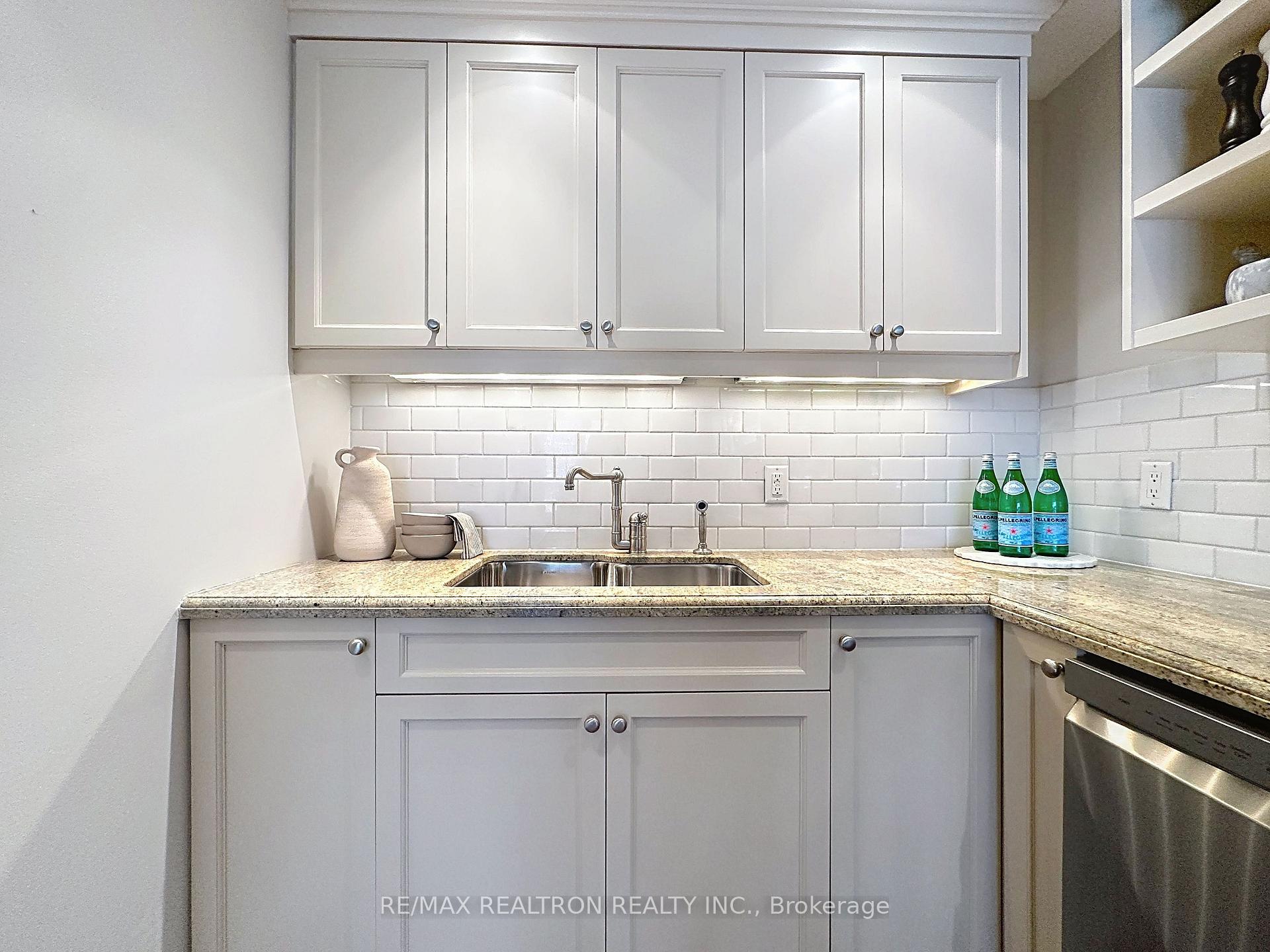 55A Avenue Road 412, Toronto Unit: 412