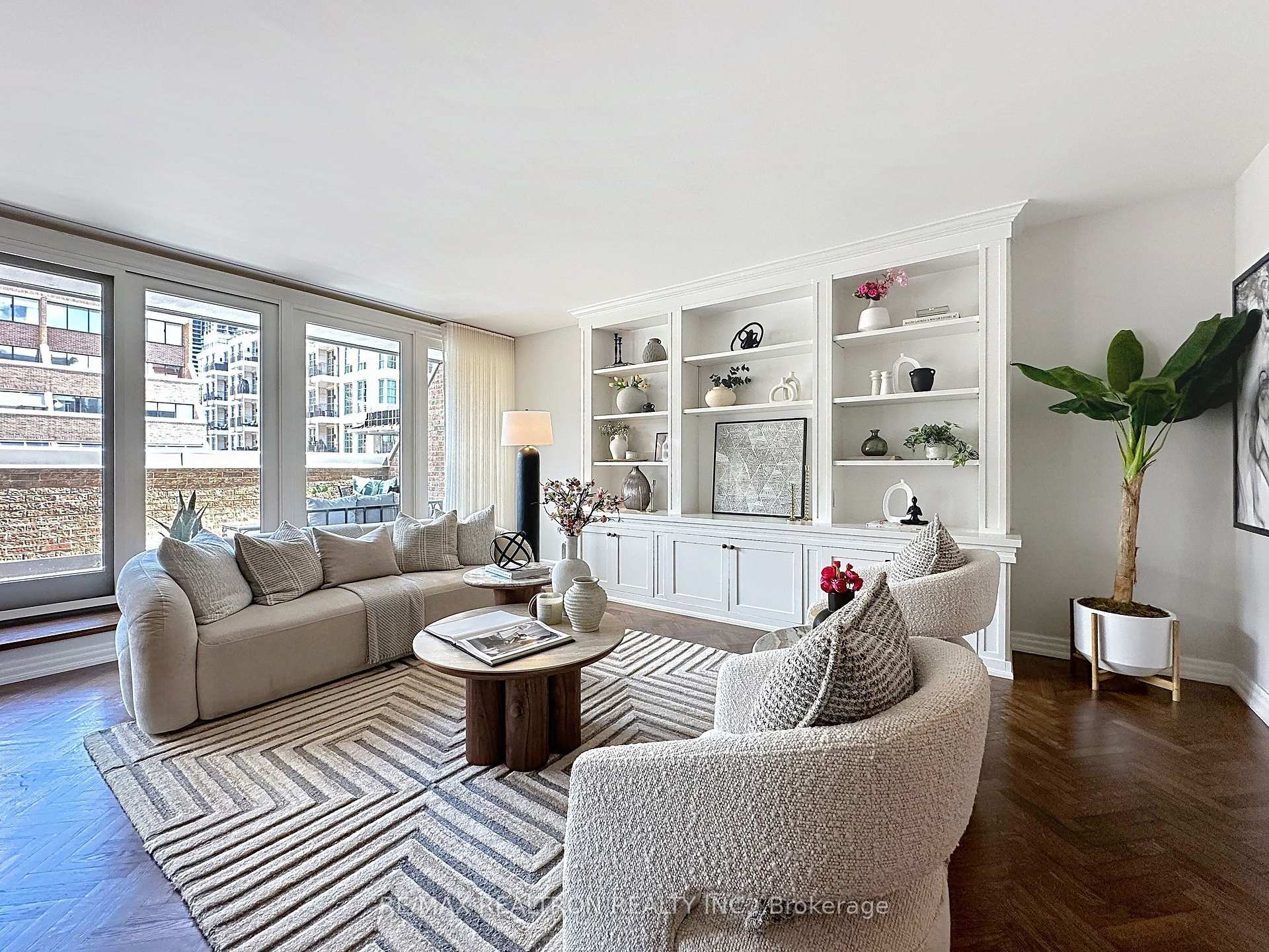 55A Avenue Road 412, Toronto Unit: 412
