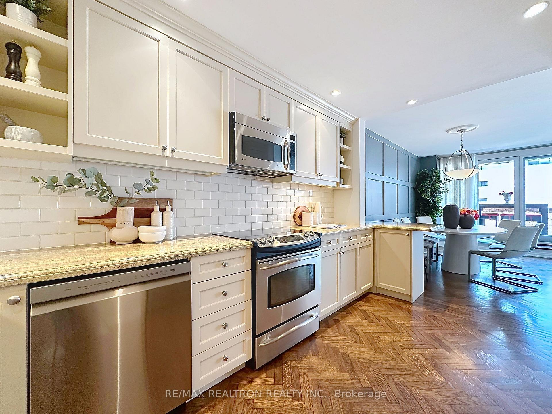 55A Avenue Road 412, Toronto Unit: 412